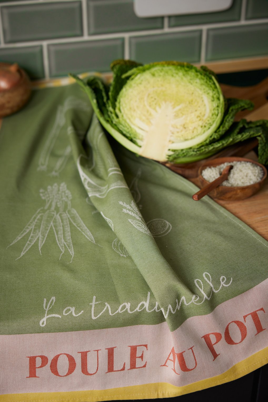 Coucke "L’Art de la Poule au Pot", Woven cotton tea towel. Designed in France.