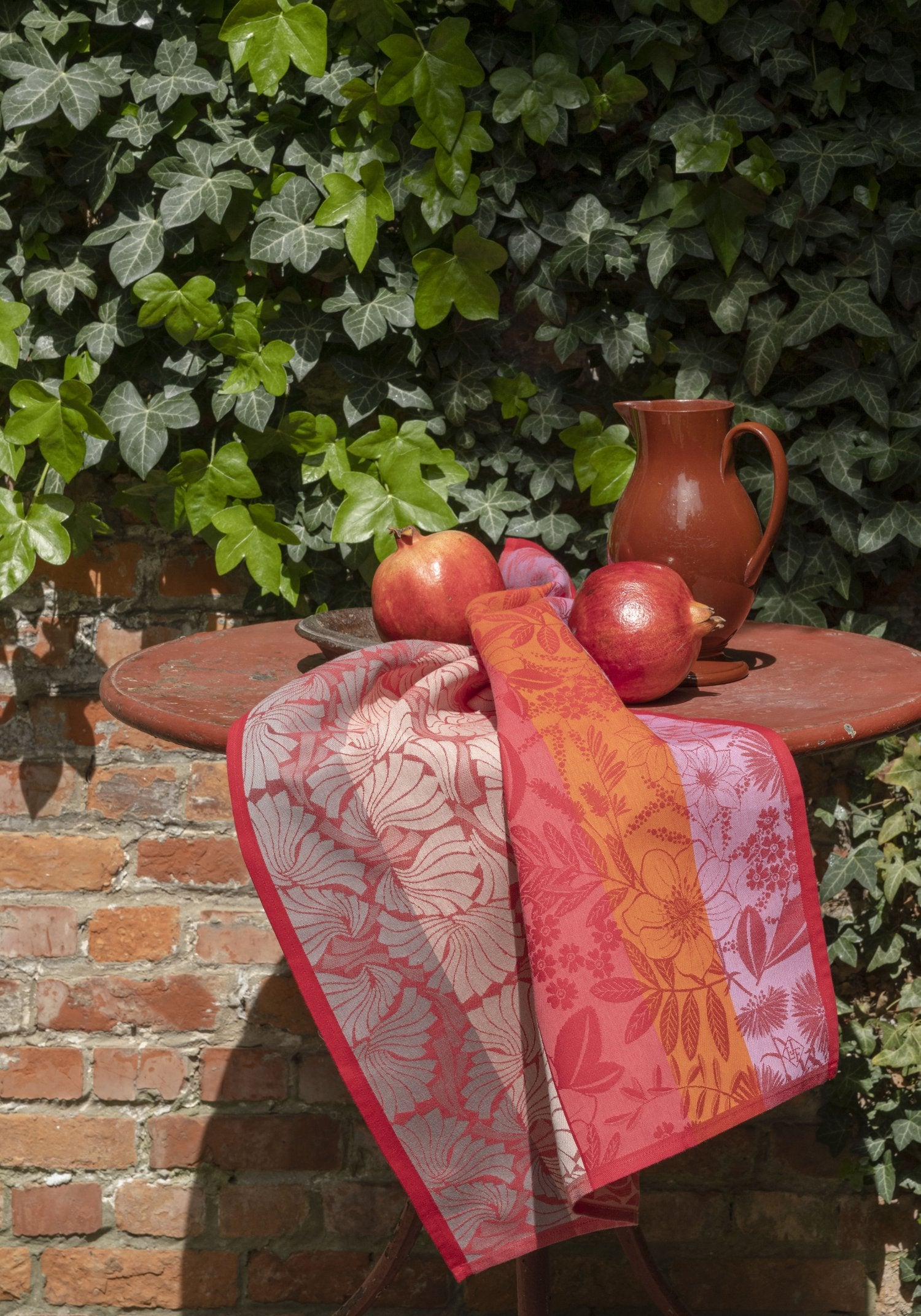 Jacquard Francais "Cottage" (Pink), Woven cotton tea towel. Made in France.