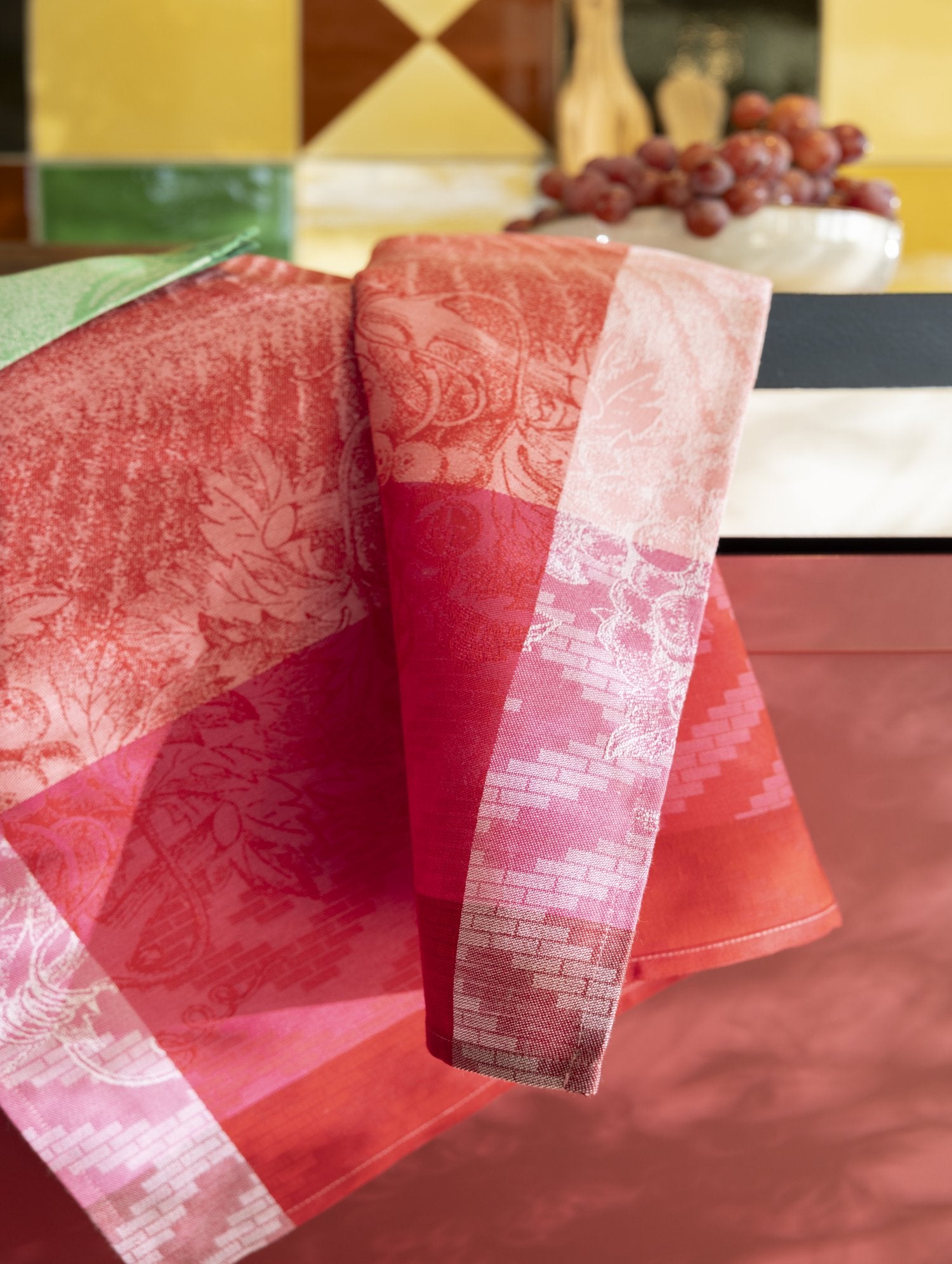 Jacquard Français "Vignoble" (Pink), Woven cotton tea towel. Made in France.