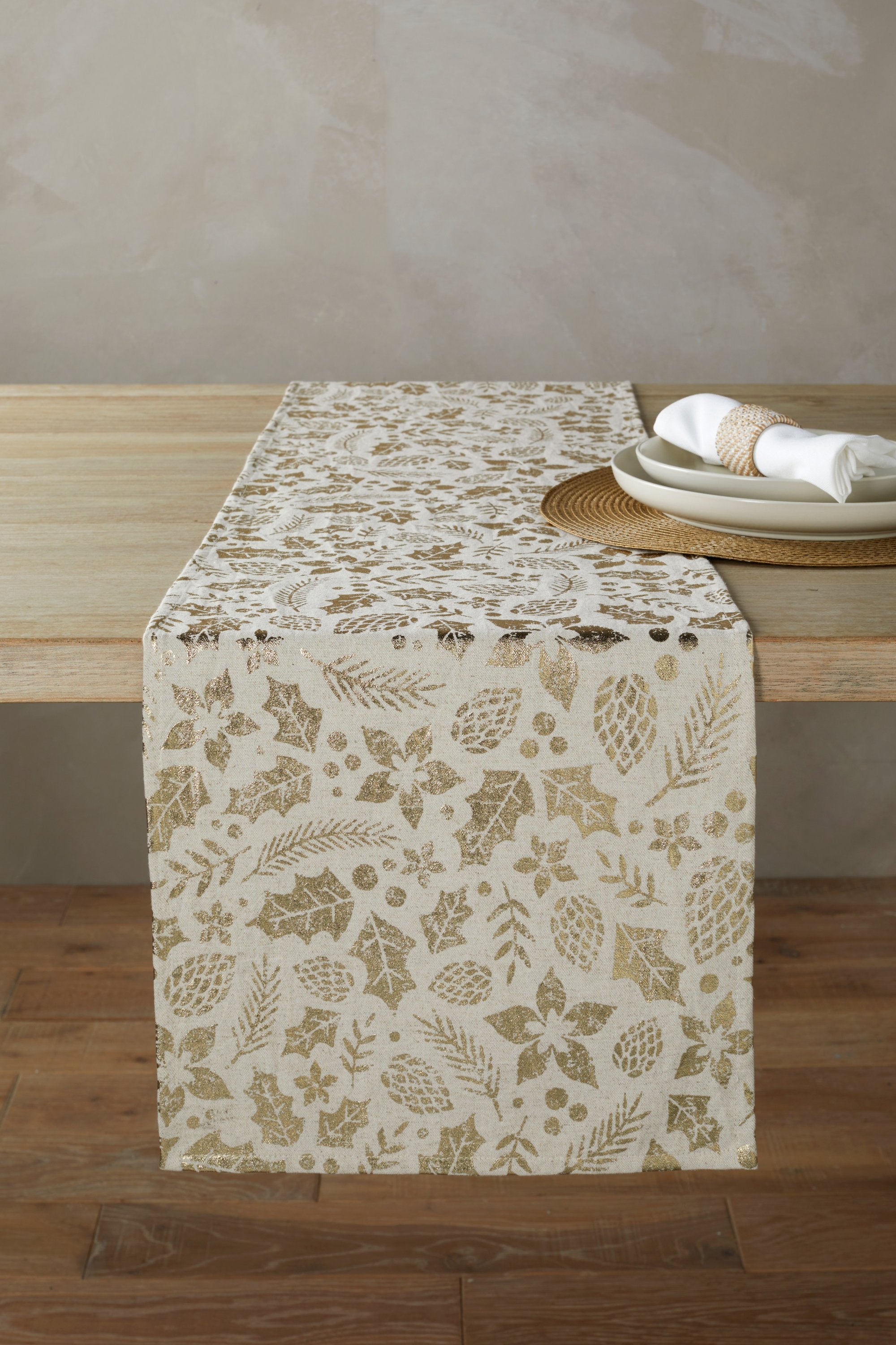Waltons, “Winter Berries Gold", Table runner