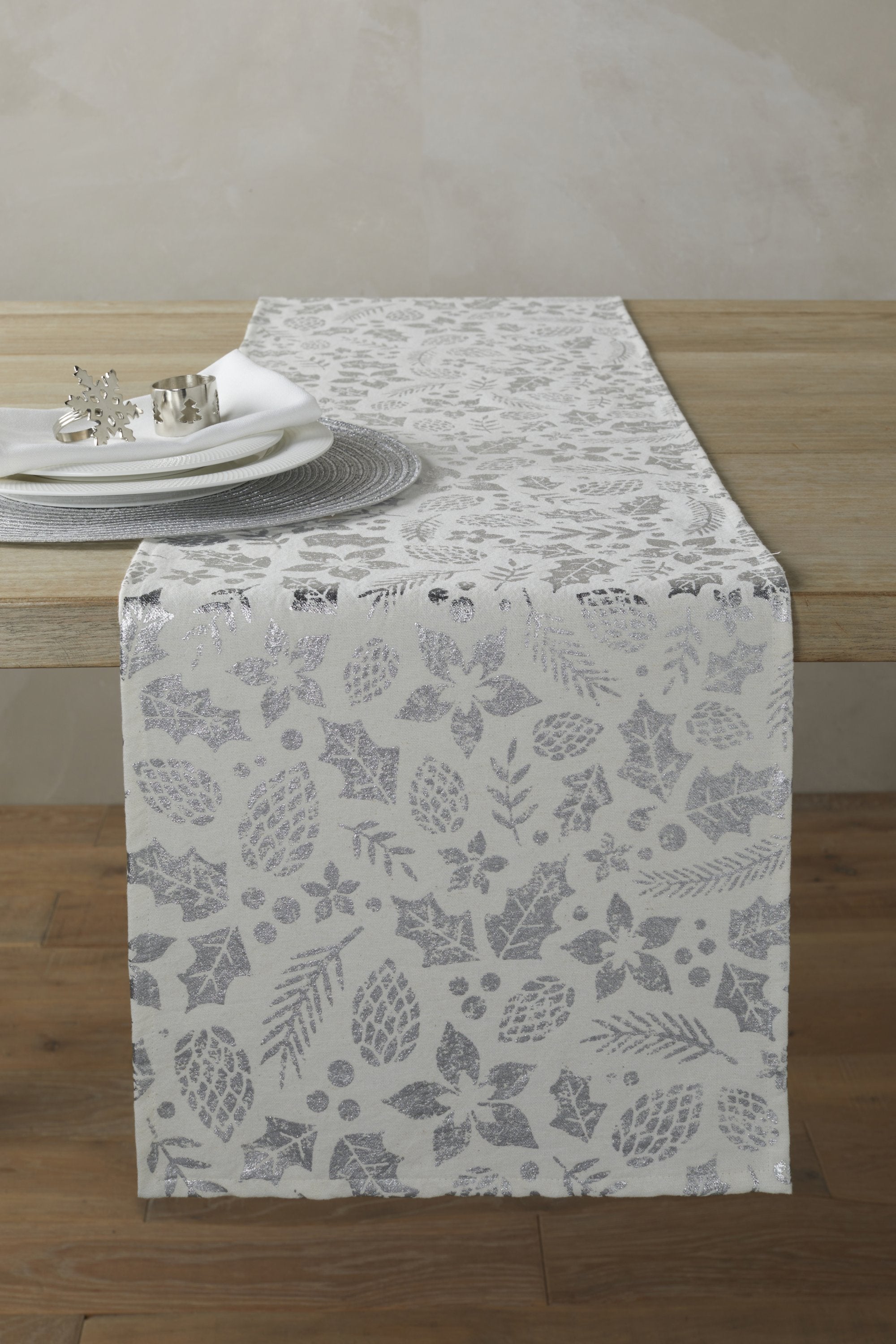 Waltons, “Winter Berries Silver", Table runner