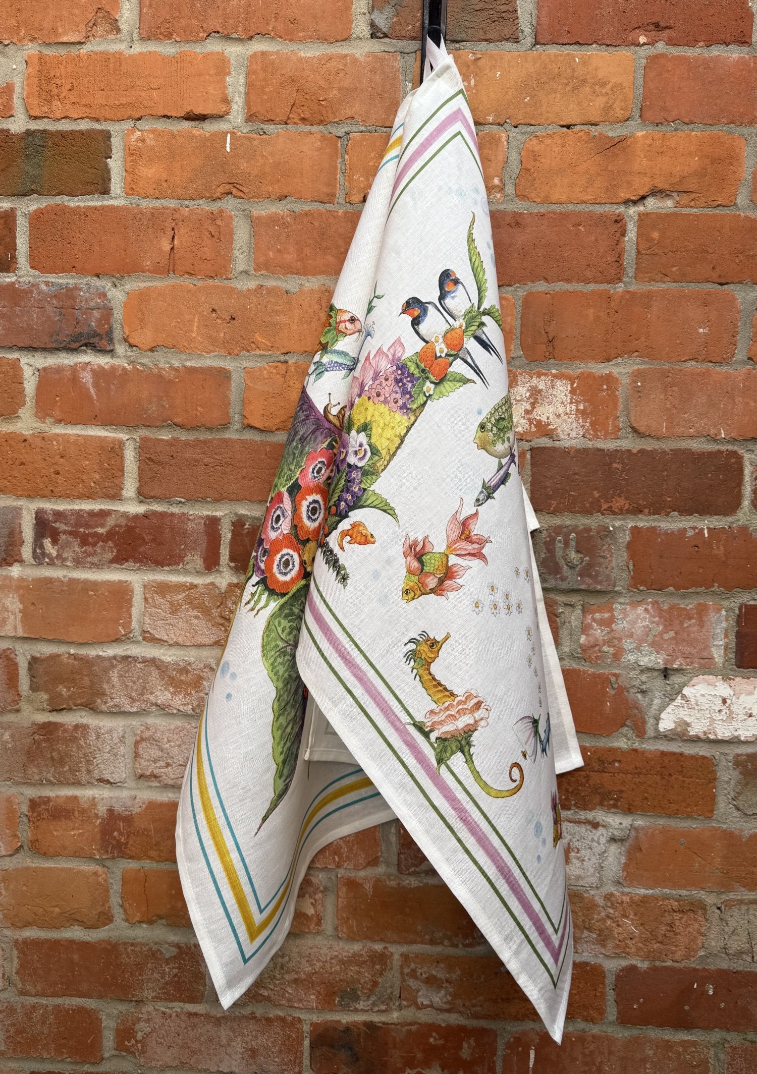 Tessitura Toscana Telerie, “Pesciflora Pink”, Pure linen printed tea towel.