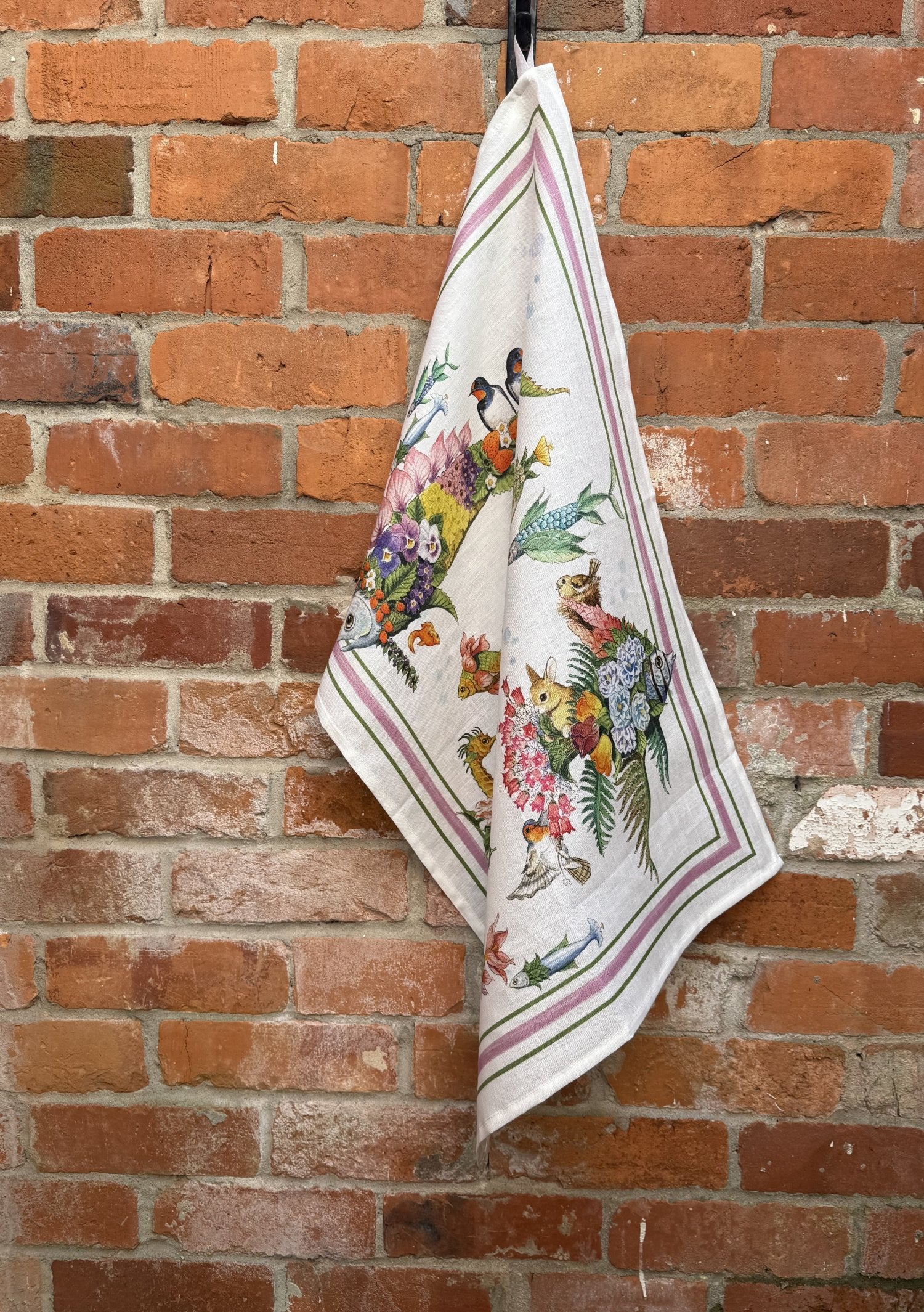 Tessitura Toscana Telerie, “Pesciflora Pink”, Pure linen printed tea towel.