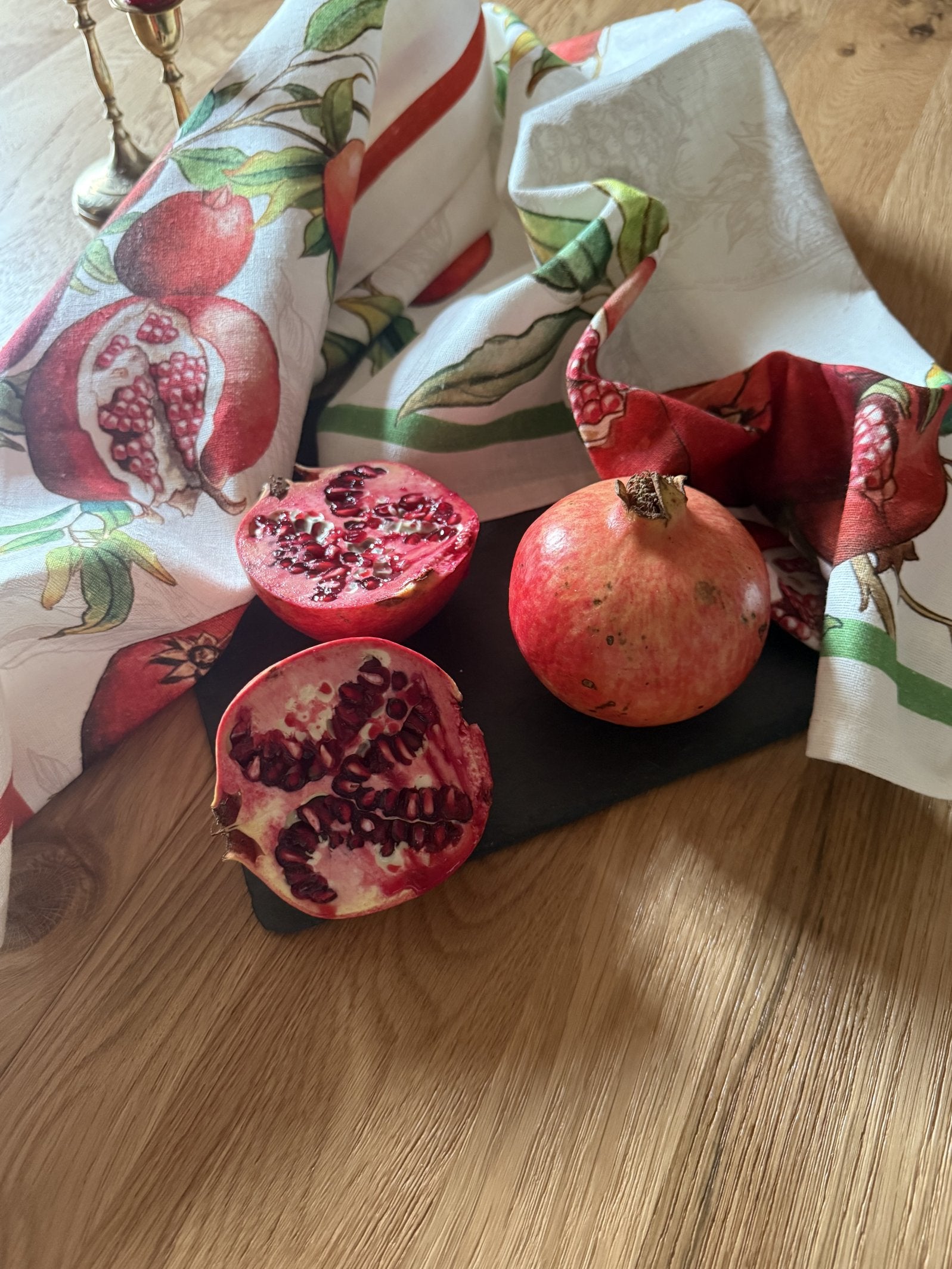 Tessitura Toscana Telerie, “Zakuro-Verde”, Pure linen printed tea towel.