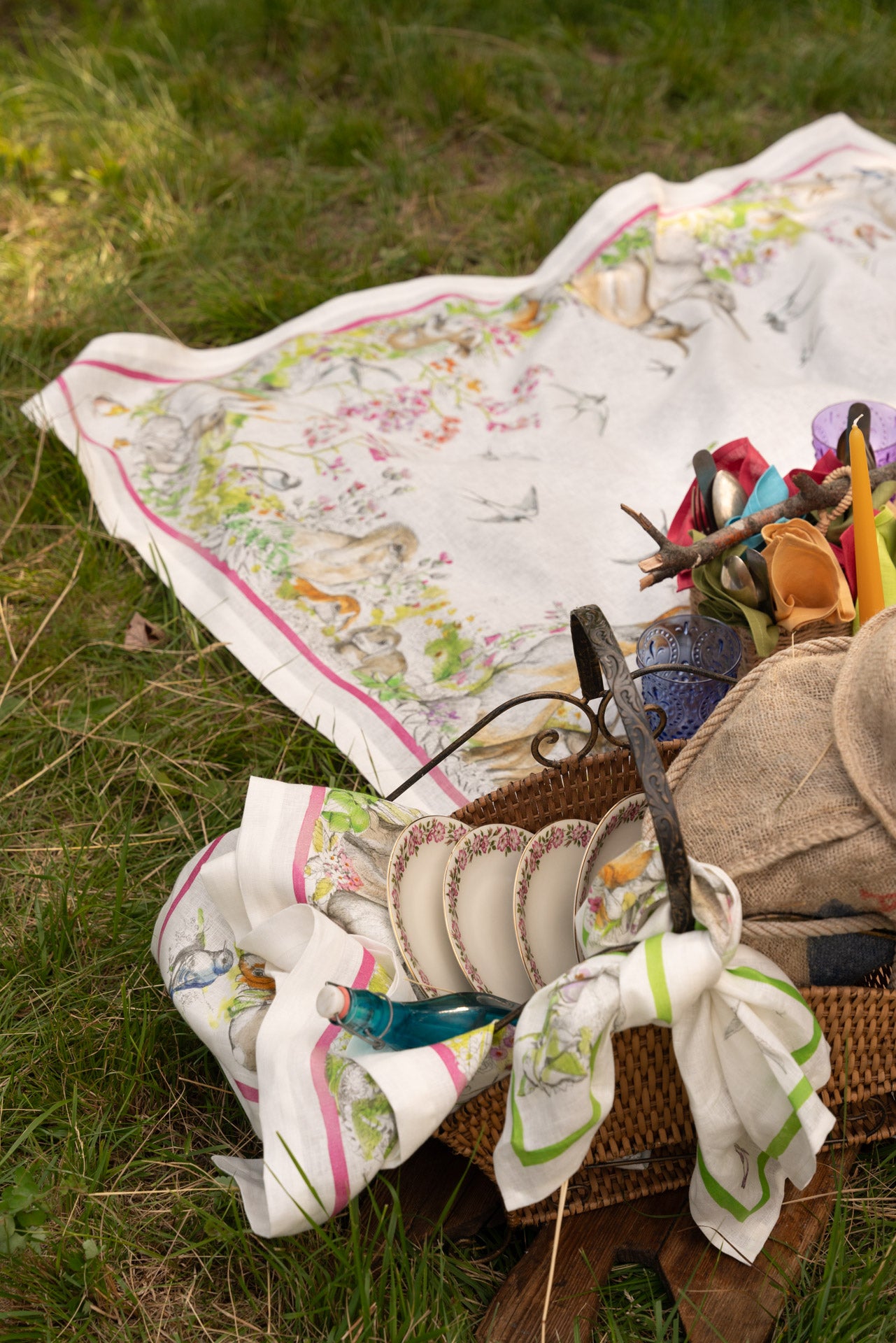 Tessitura Toscana Telerie, “Remi -Pink”, Pure linen printed table runner.