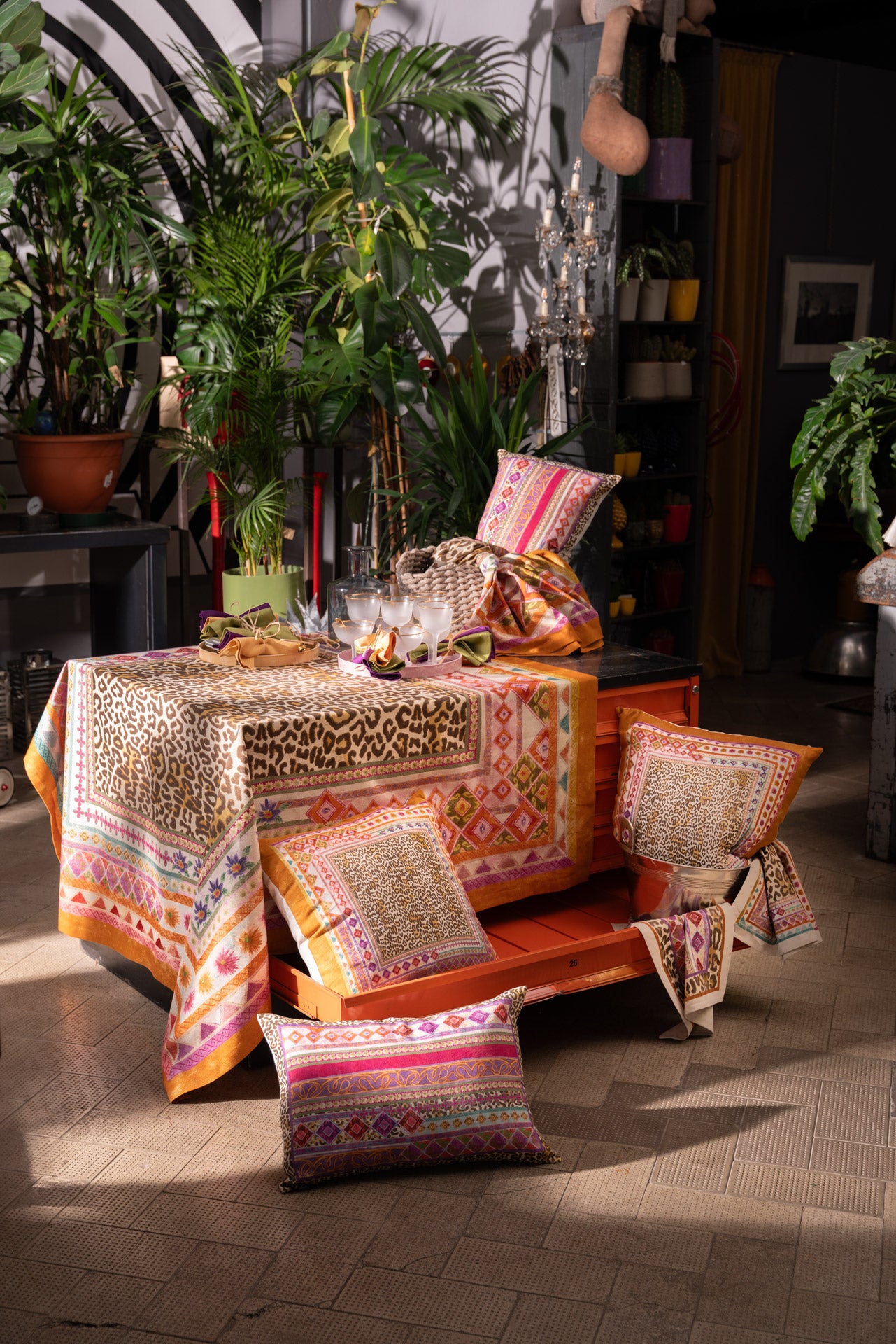 Tessitura Toscana Telerie, “Jurta Mezzero”, Printed linen throw.