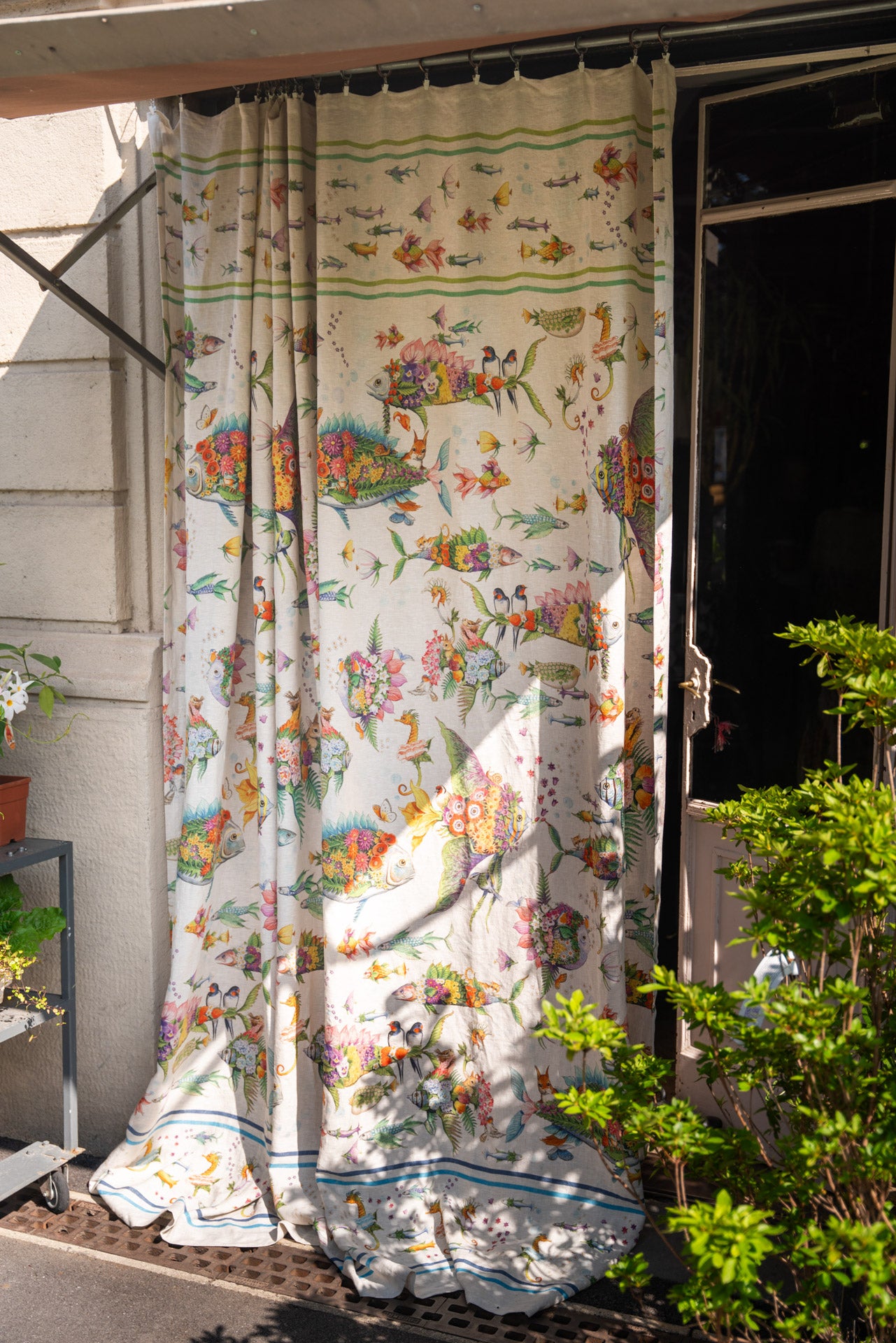 Tessitura Toscana Telerie, “Pesciflora Mezzero”, Printed linen throw.