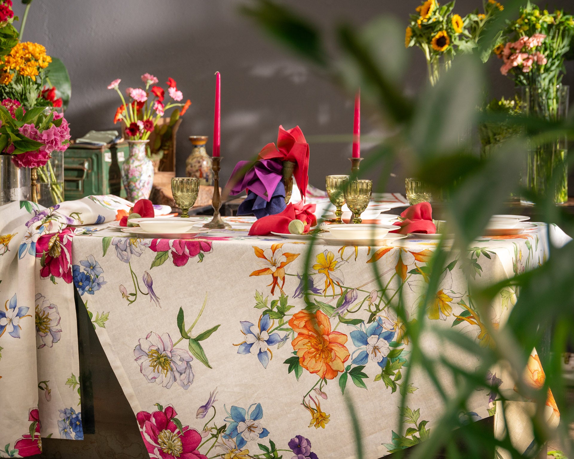 Tessitura Toscana Telerie, “Antia”, Pure linen printed table runner.