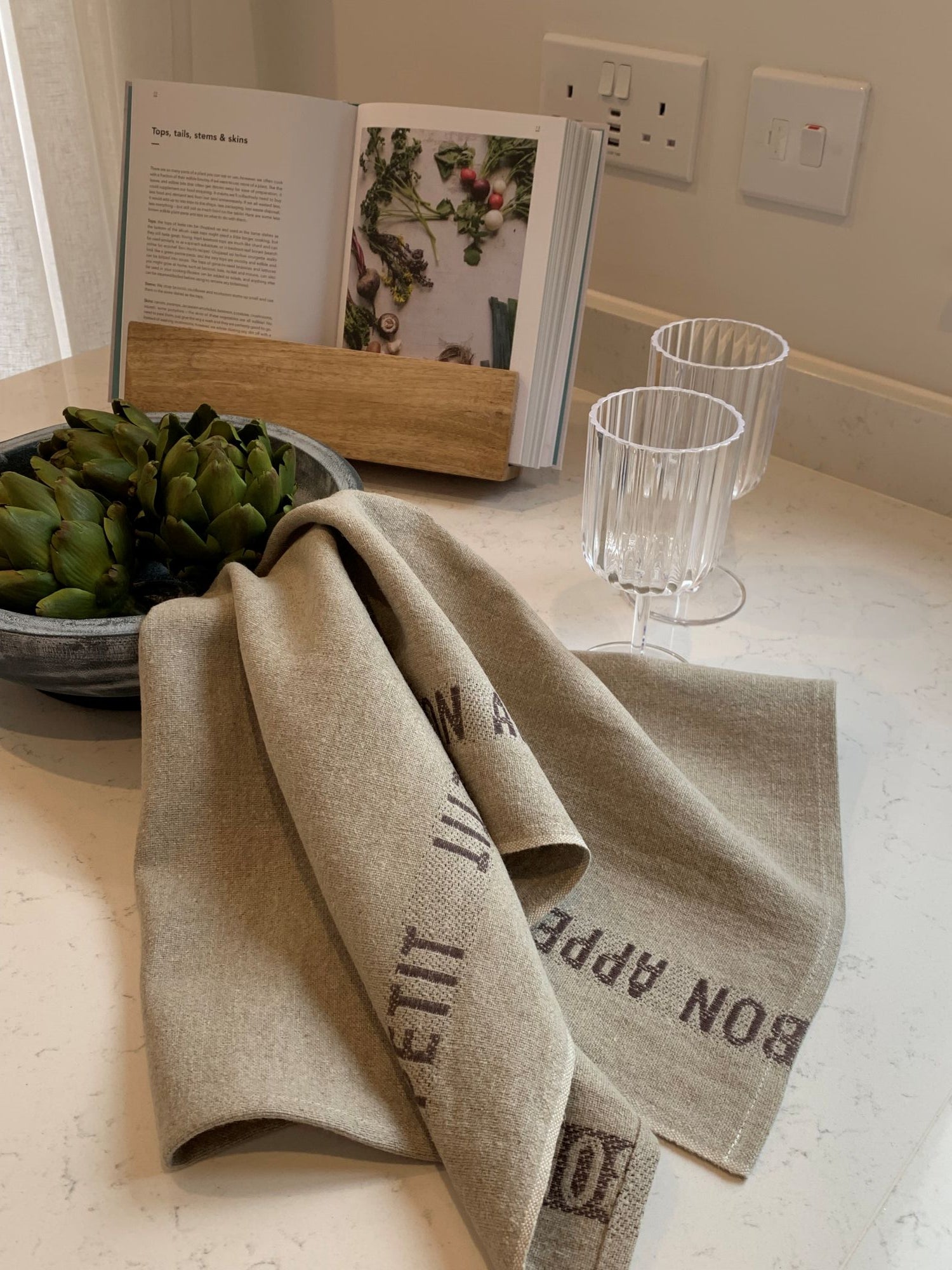 Charvet Editions "Bon Appetit" (Marron), Natural woven linen tea towel. Made in France.