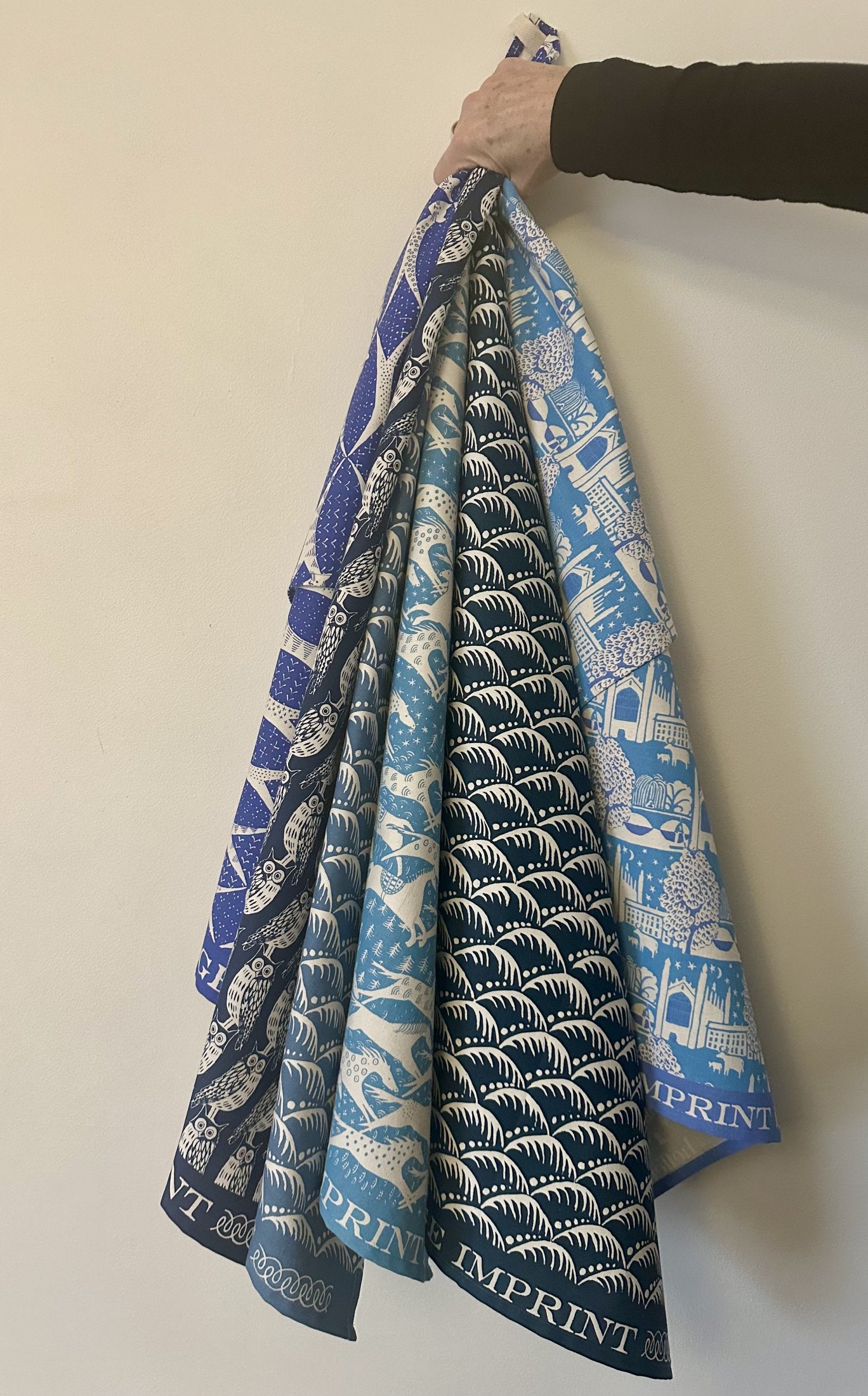 Cambridge Imprint "Wave Airforce", Pure cotton tea towel. Printed in the UK.
