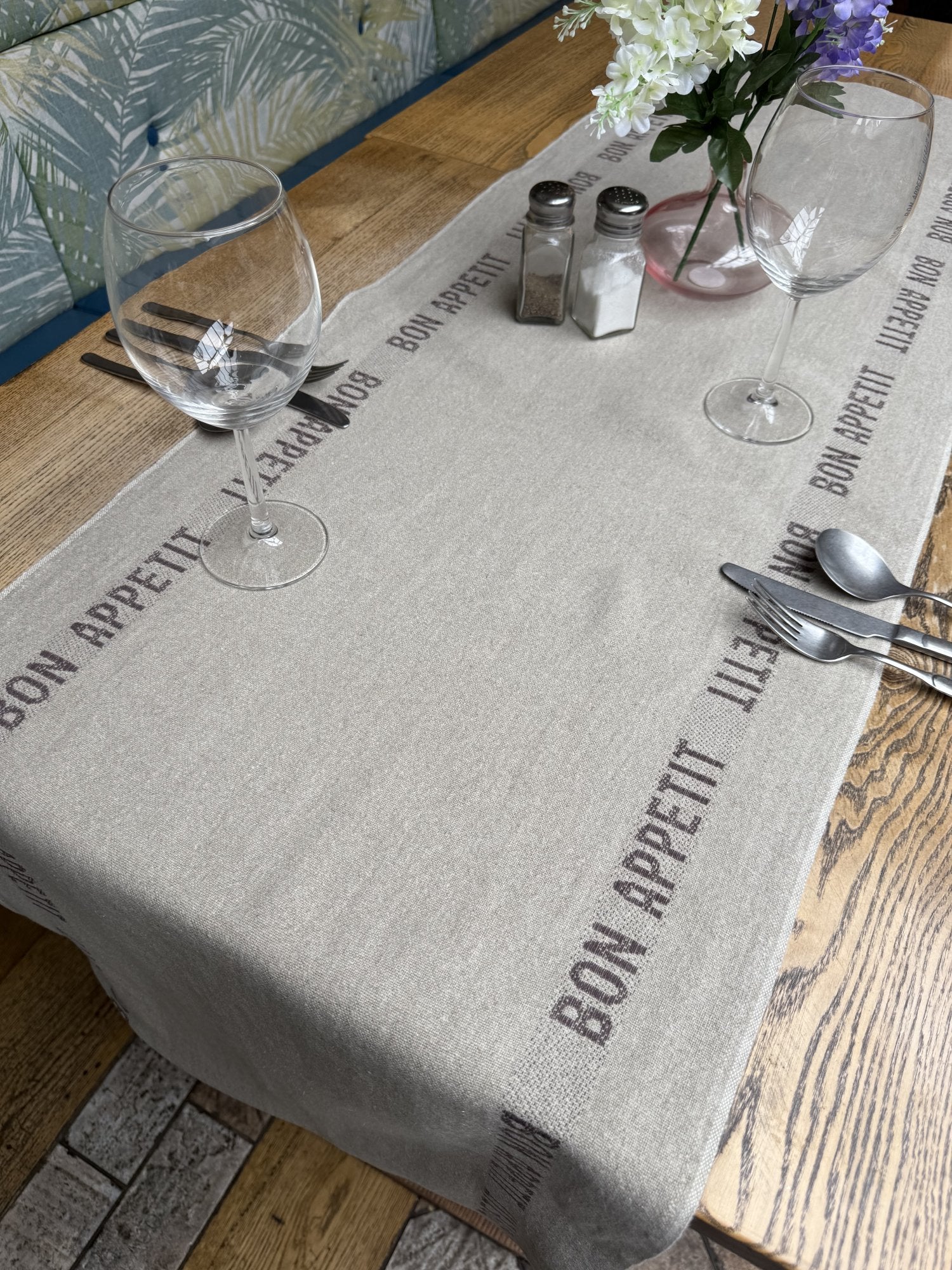 Charvet Editions "Bon Appetit" (Marron), Long woven linen table runner. France