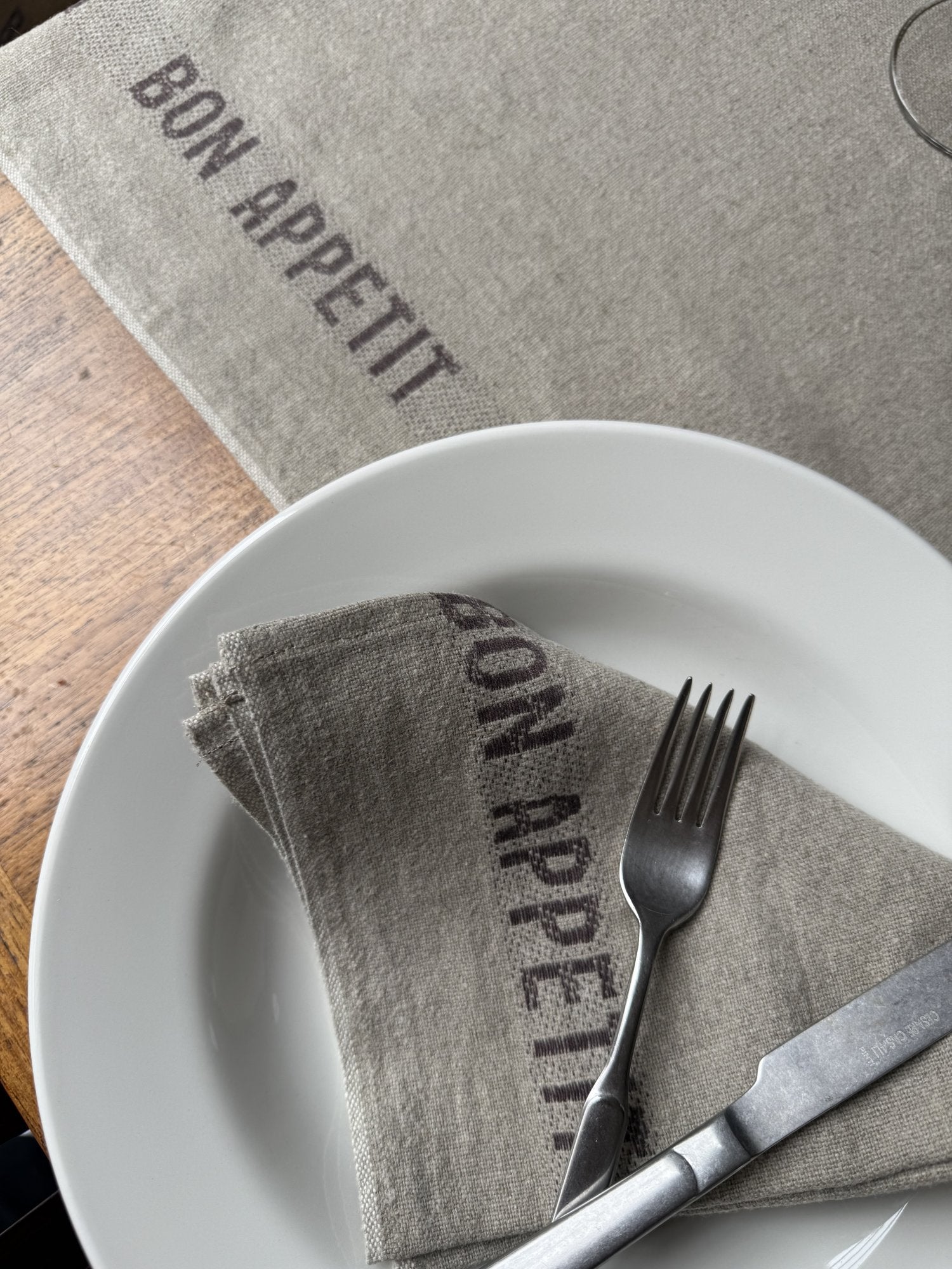 Charvet Editions "Bon Appetit" (Marron), Long woven linen table runner. France