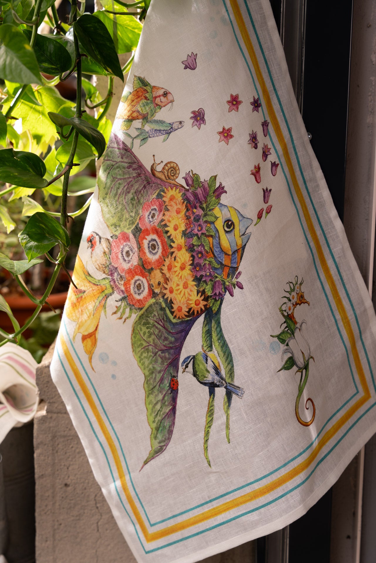 Tessitura Toscana Telerie, “Pesciflora Turquoise”, Pure linen printed tea towel.