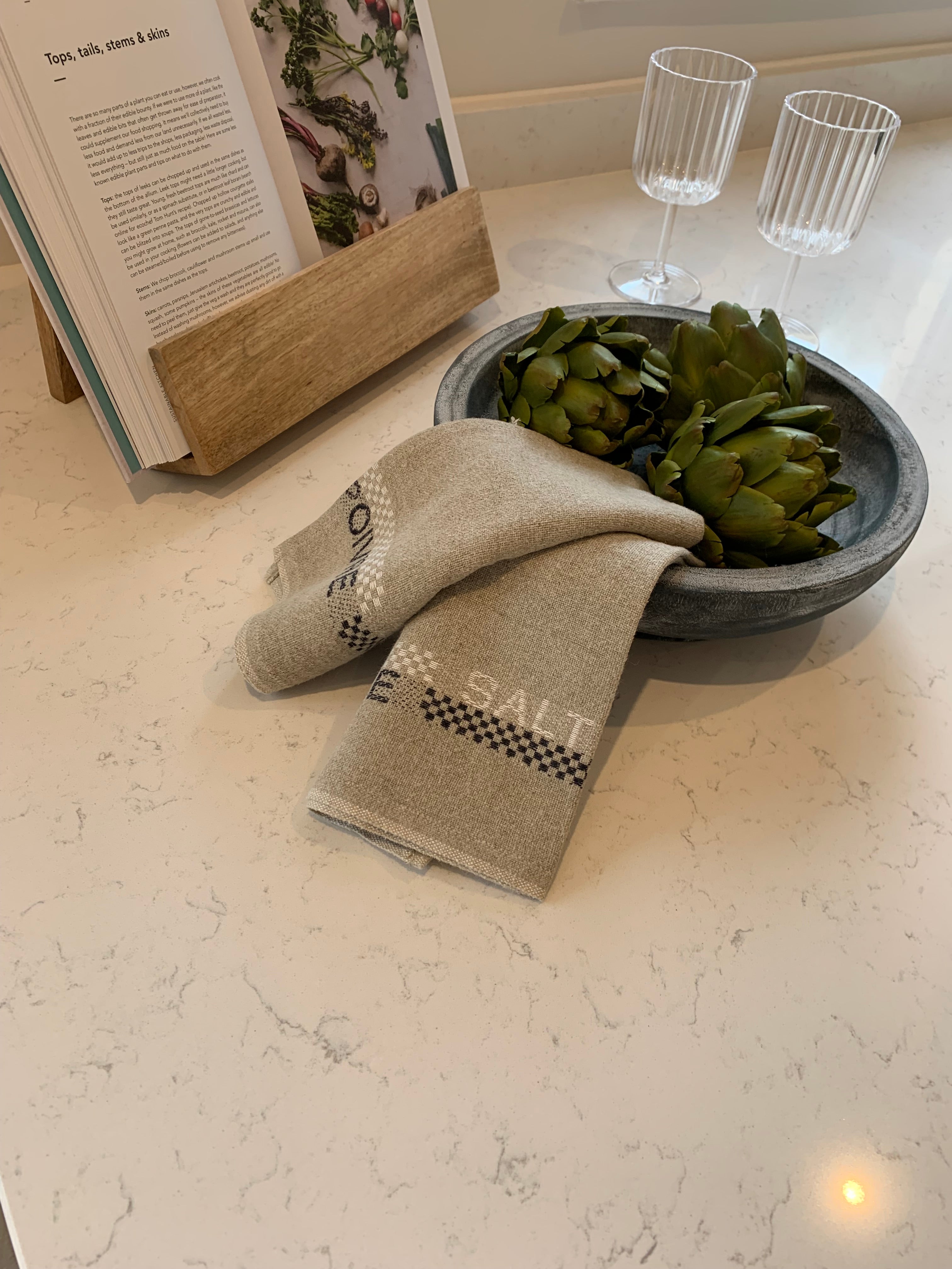 Charvet Editions "Salt & Pepper", Natural woven linen napkin. Made in France.