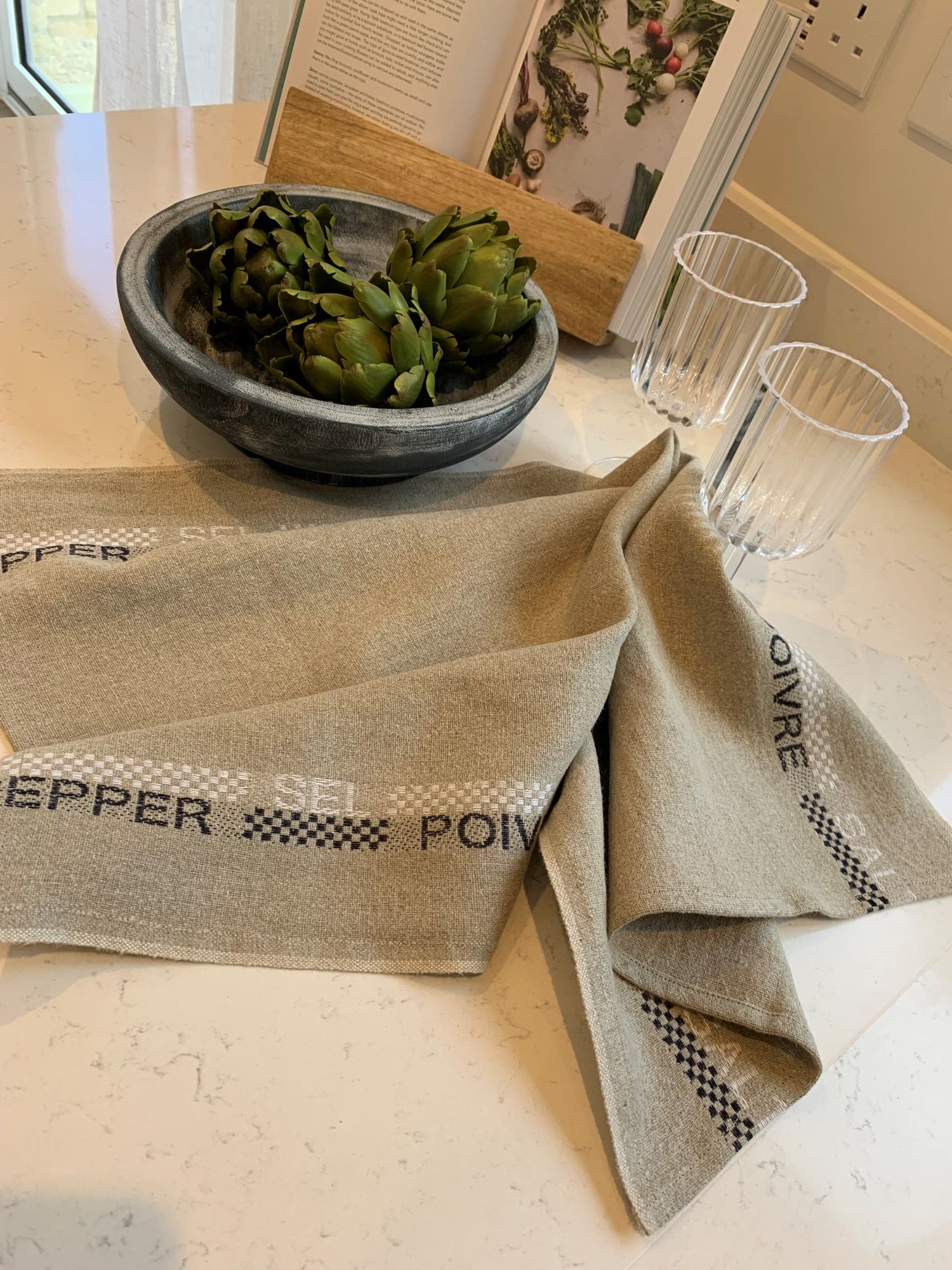 Charvet Editions "Salt & Pepper", Natural woven linen tea towel. Made in France.