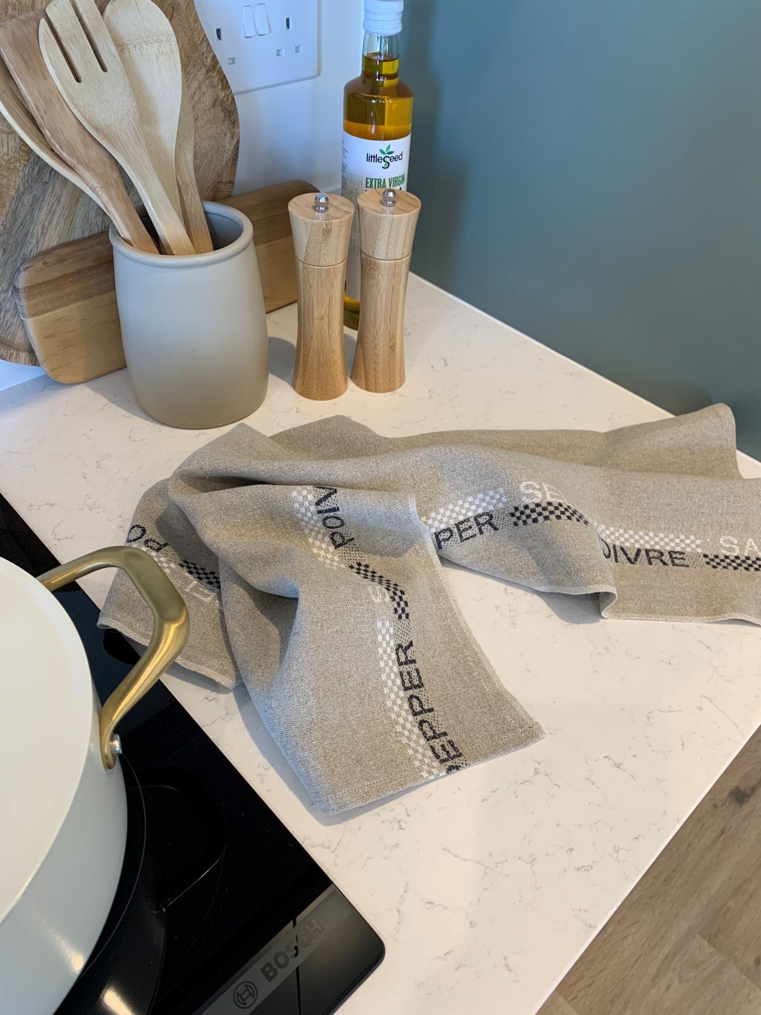 Charvet Editions "Salt & Pepper", Natural woven linen tea towel. Made in France.