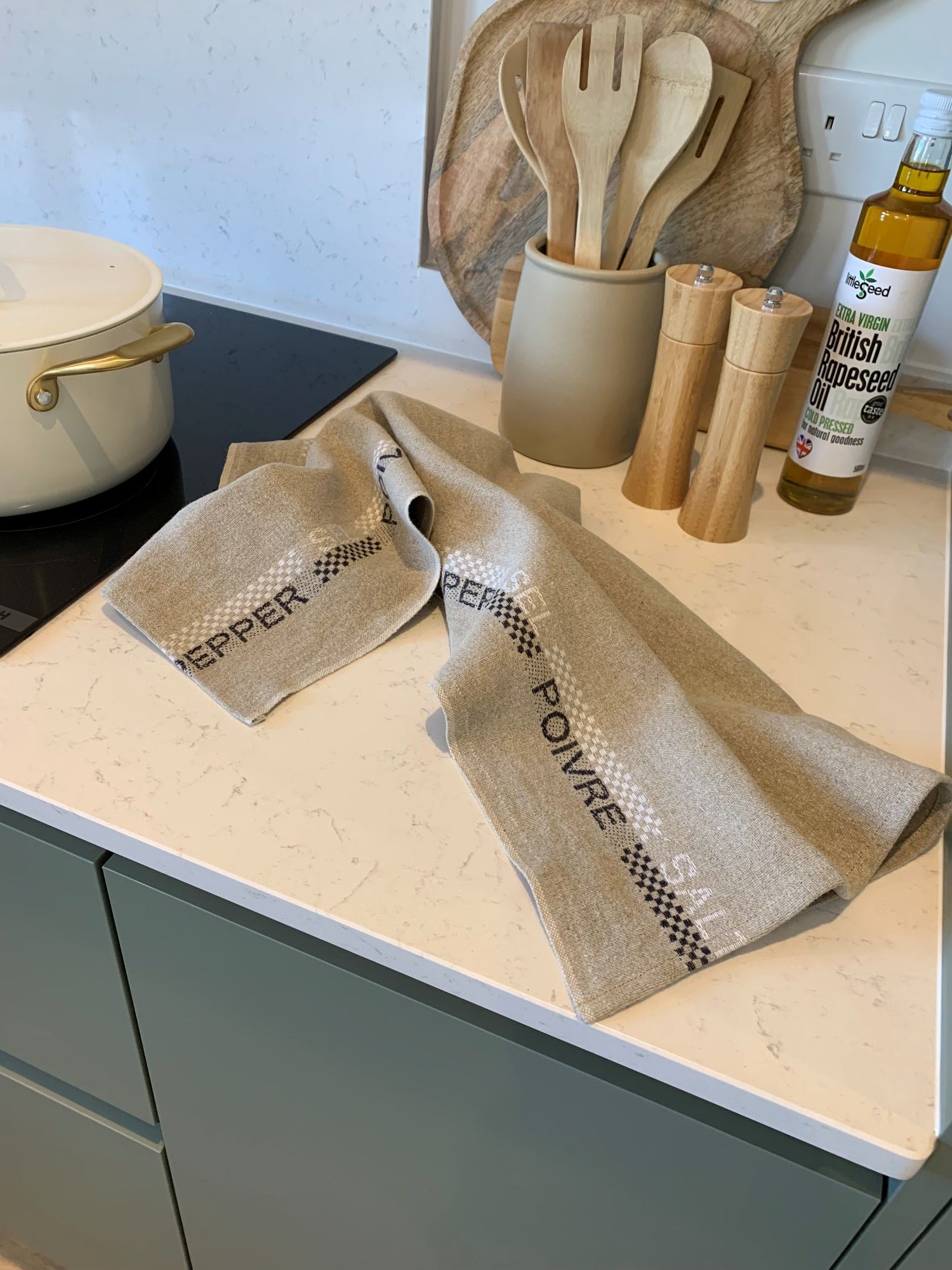Charvet Editions "Salt & Pepper", Natural woven linen tea towel. Made in France.
