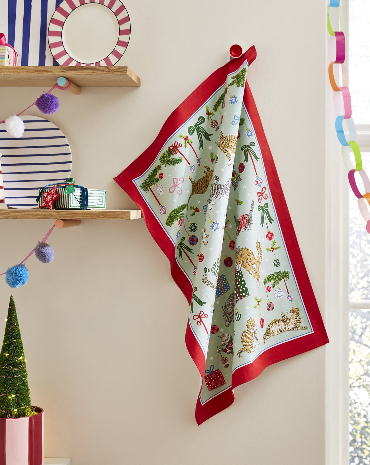Ulster Weavers "Christmas Cats", Printed cotton tea towel. - Home Landing