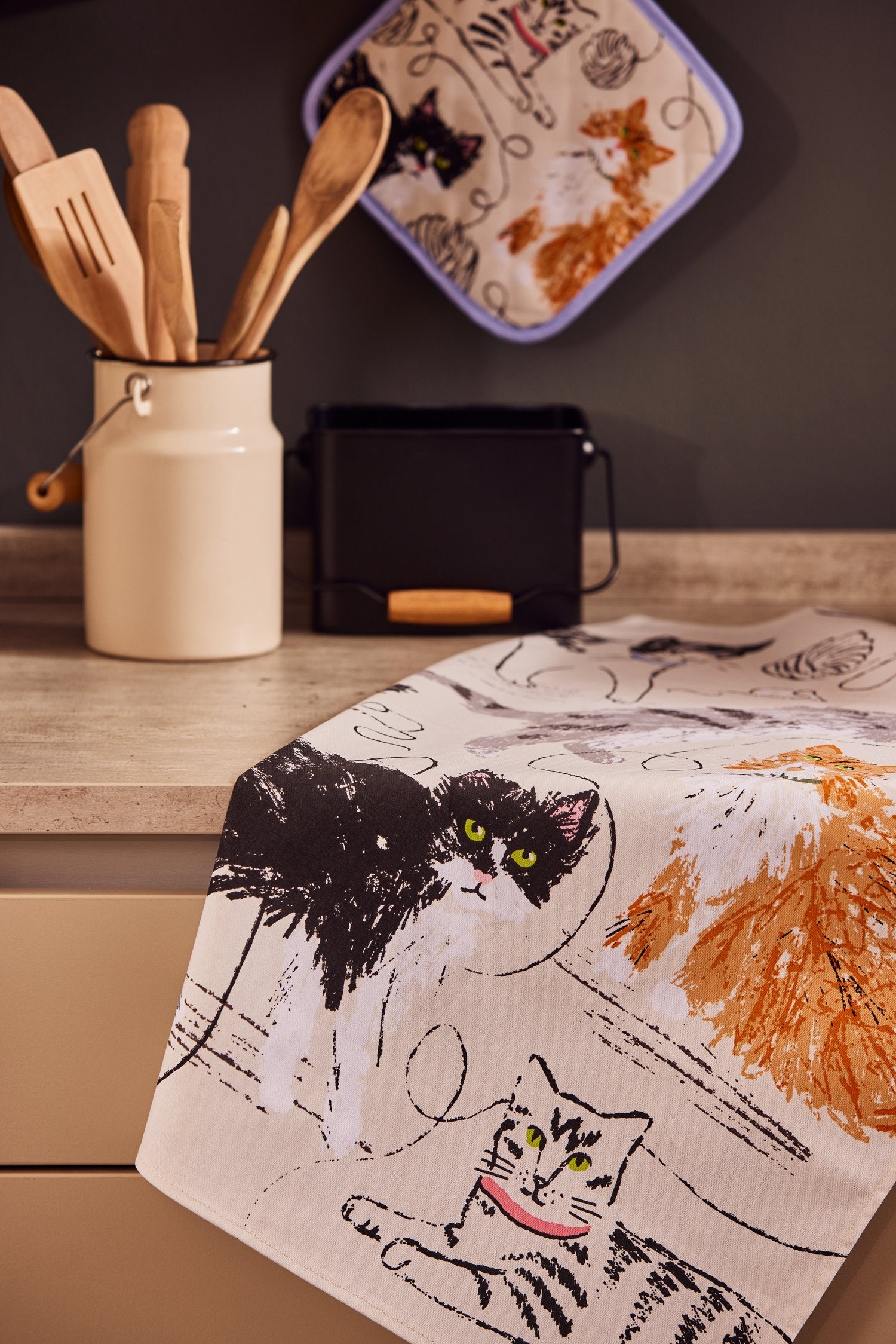 Ulster Weavers "Feline Friends", Printed cotton tea towel.