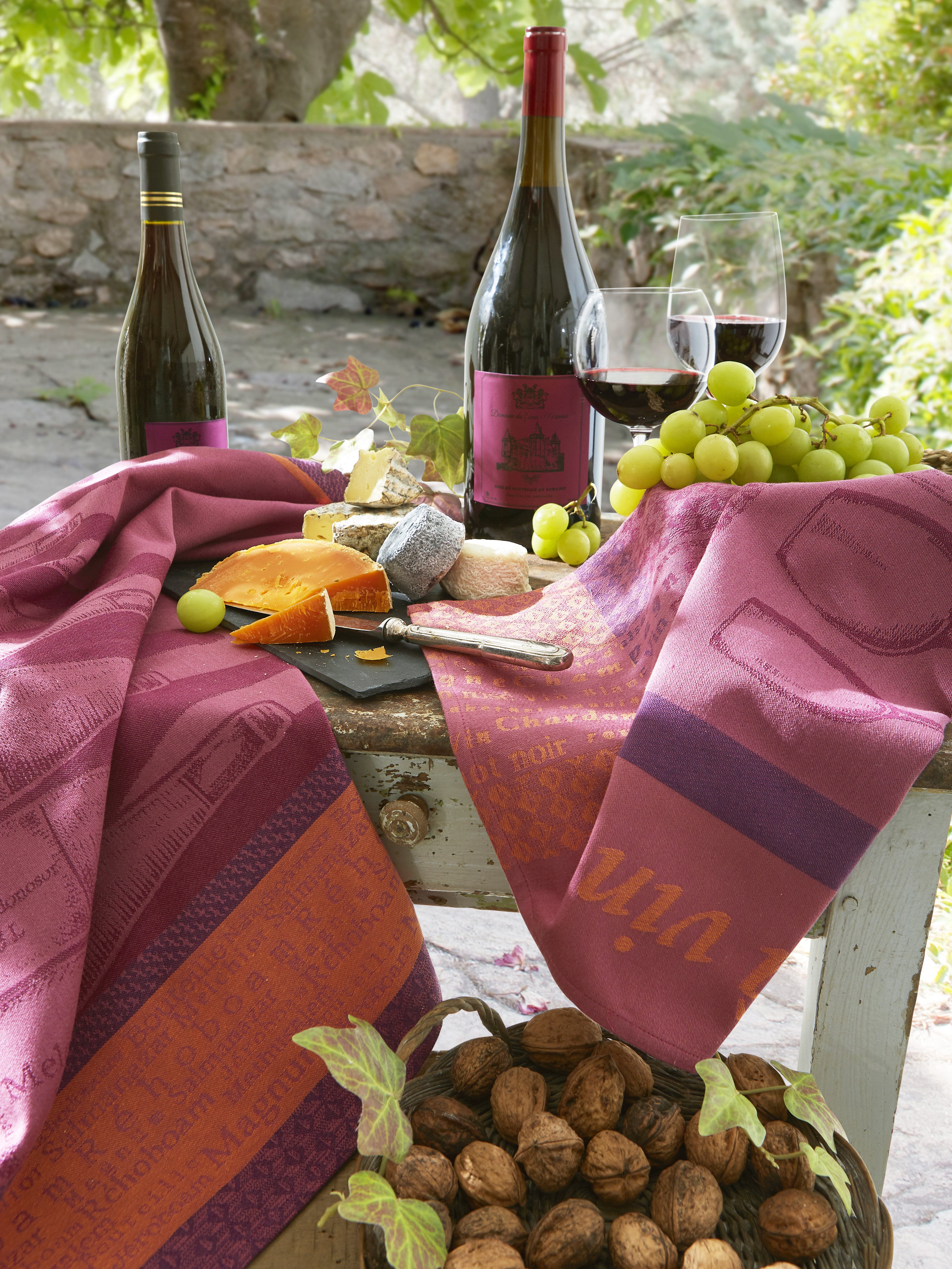 Coucke “Verres à Vin", Woven cotton tea towel. Designed in France.