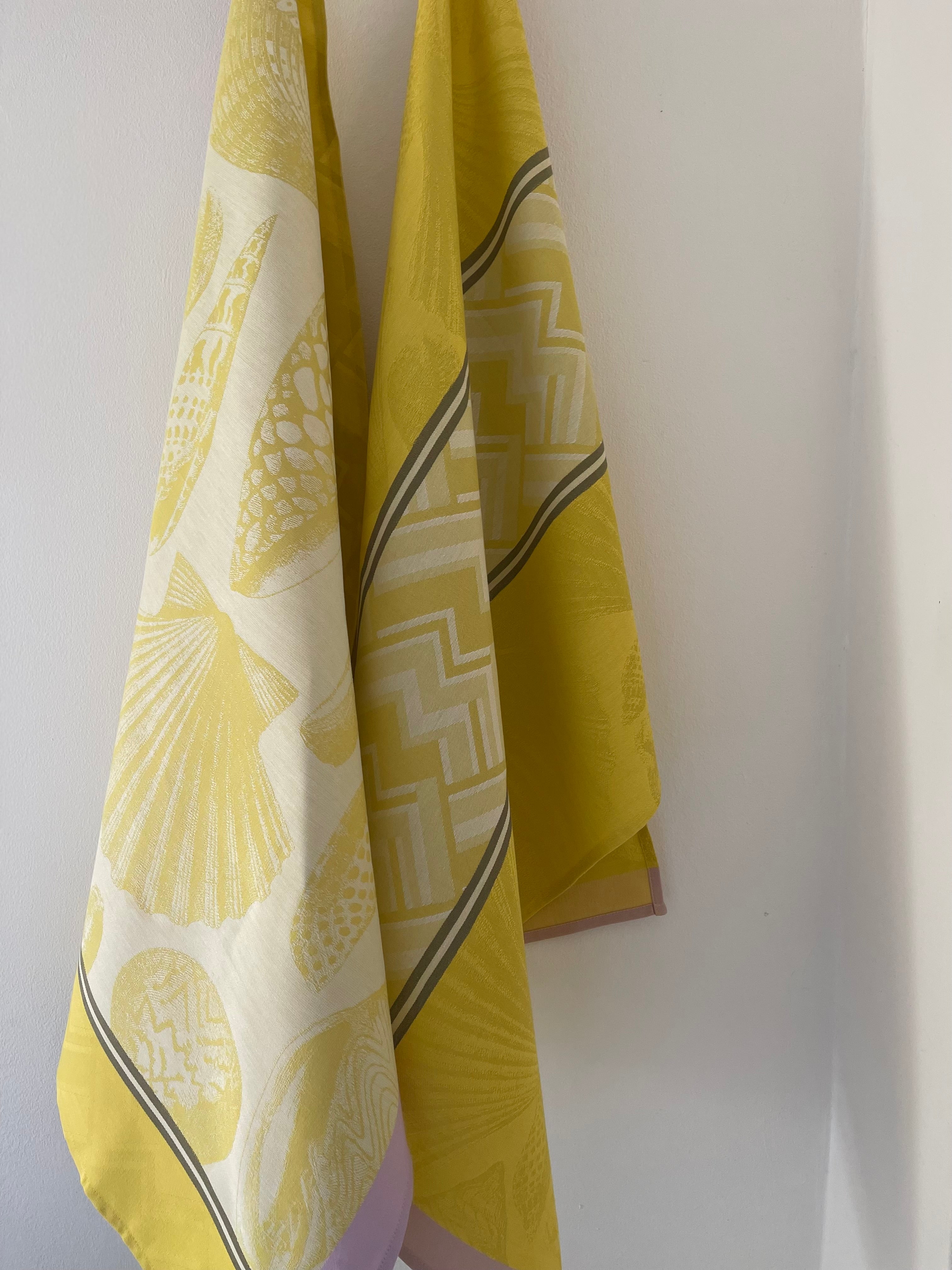 Jacquard Francais "Coquillages" (Soleil), Woven cotton tea towel. Made in France.