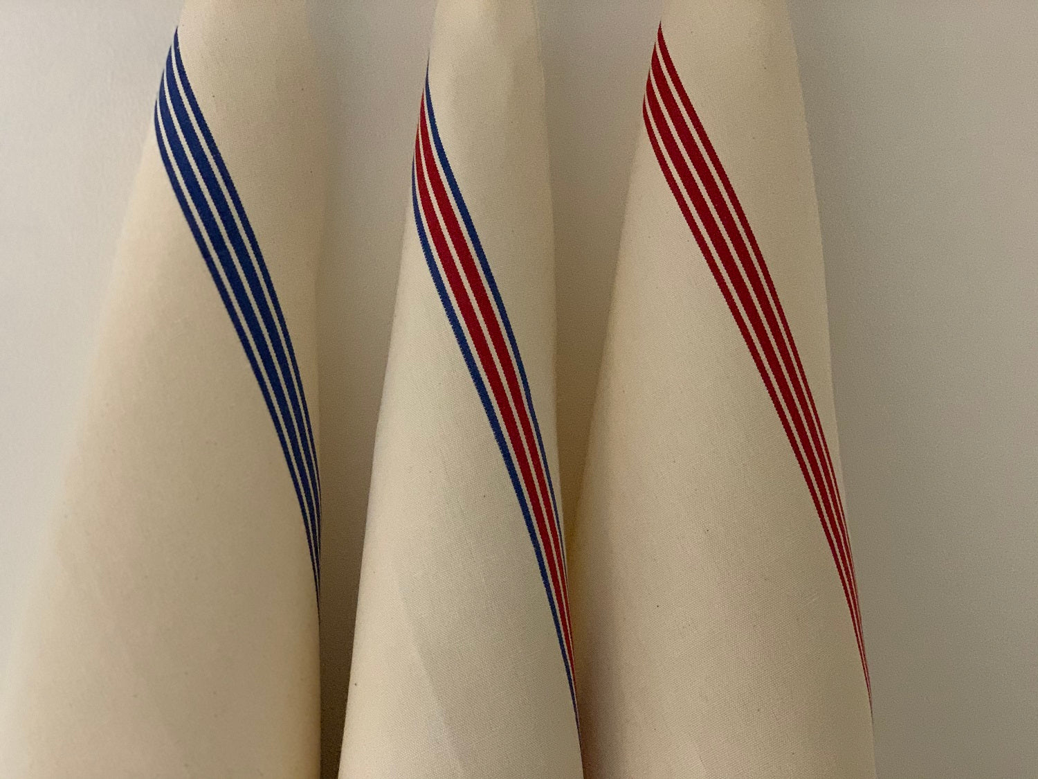 Charvet Éditions "Piano" (Red / Blue), Woven linen union tea towel. Made in France. - Home Landing