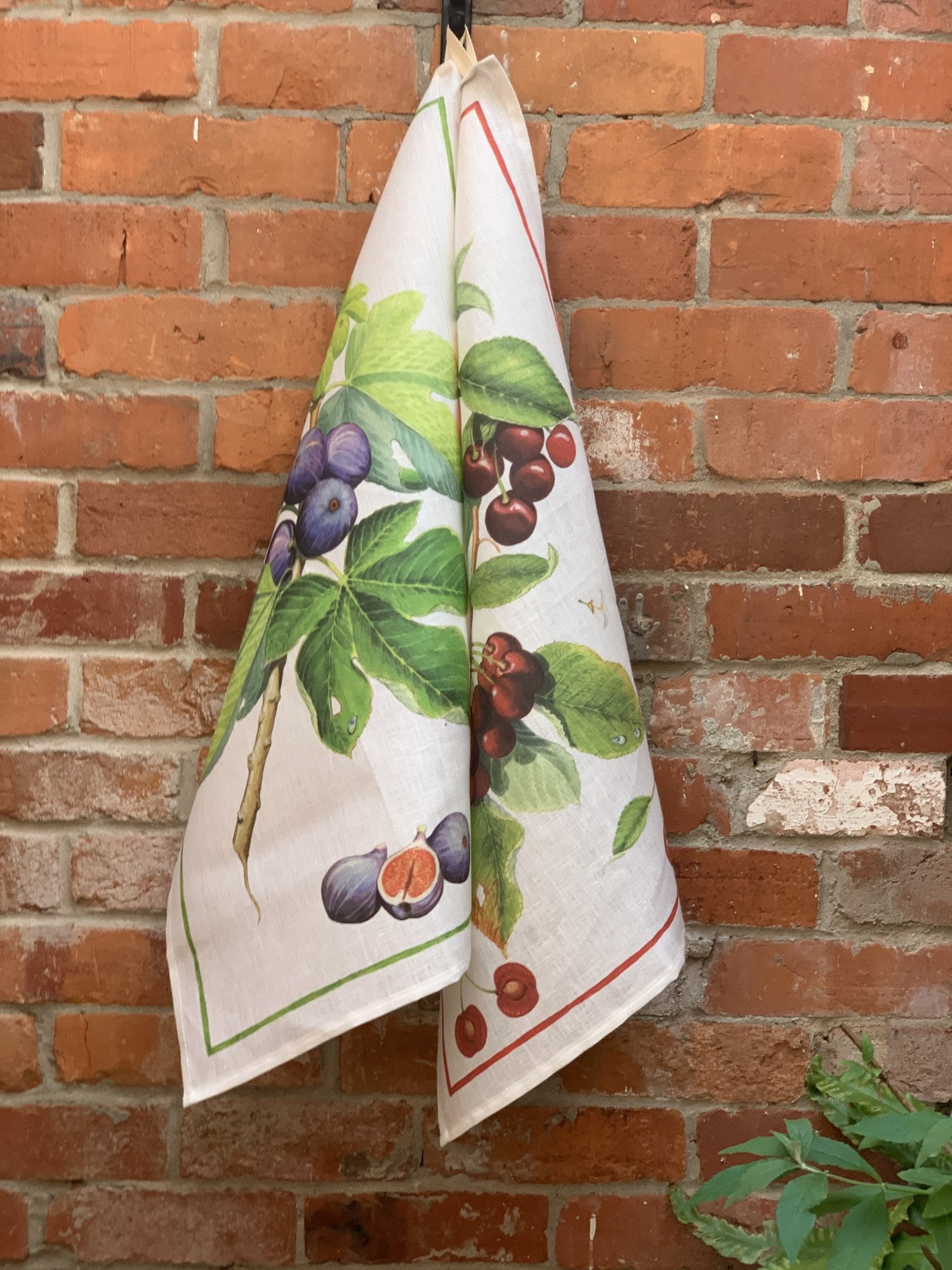 Tessitura Toscana Telerie, “Demetra - Ciliegie”, Pure linen printed tea towel. - Home Landing