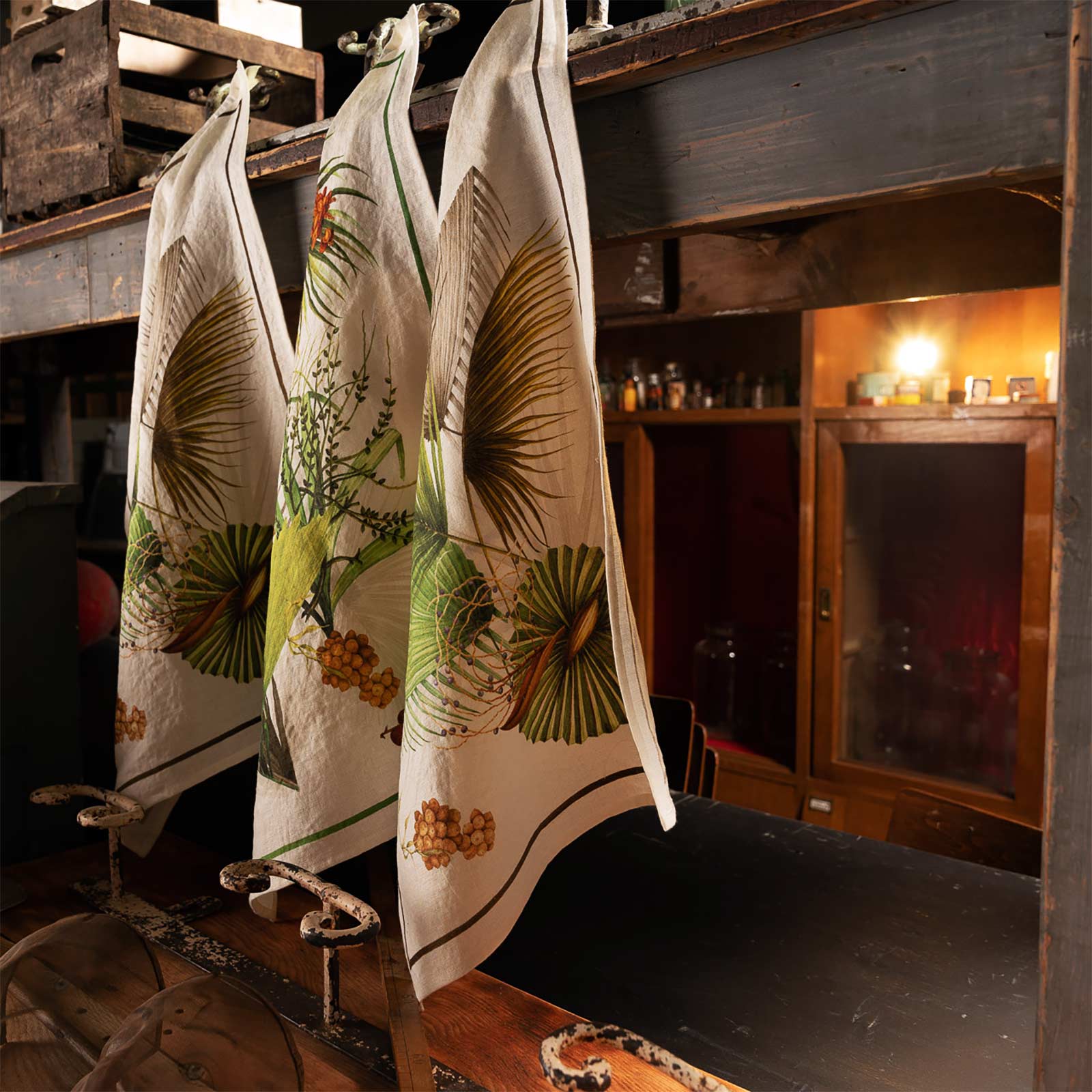 Tessitura Toscana Telerie, “Oasi - Marron”, Pure hemp printed tea towel.