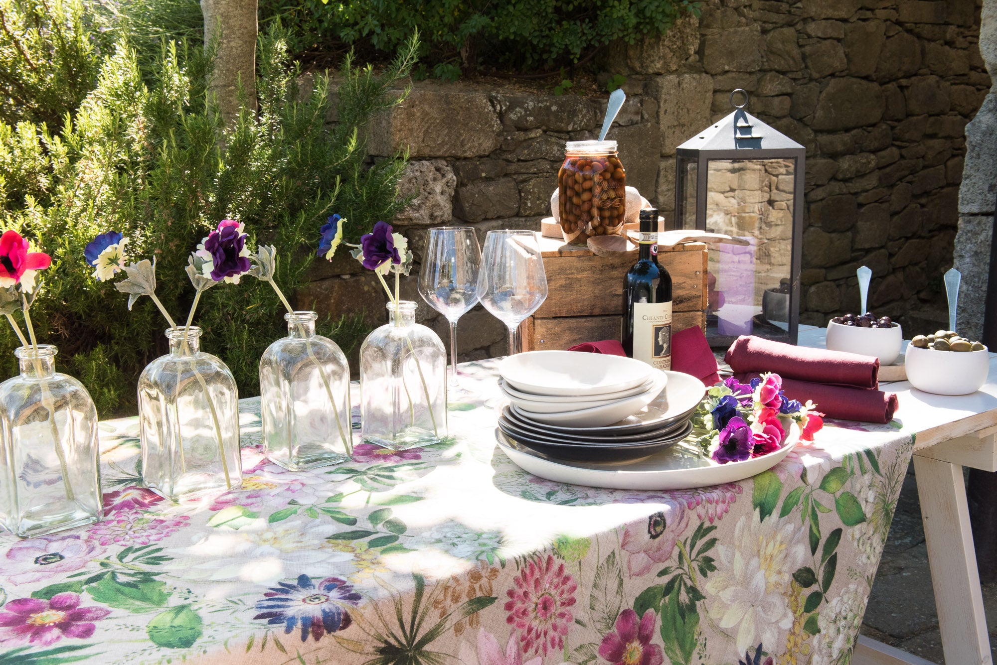 Tessitura Toscana Telerie, “La Vie en rose”, Pure linen printed tablecloth.