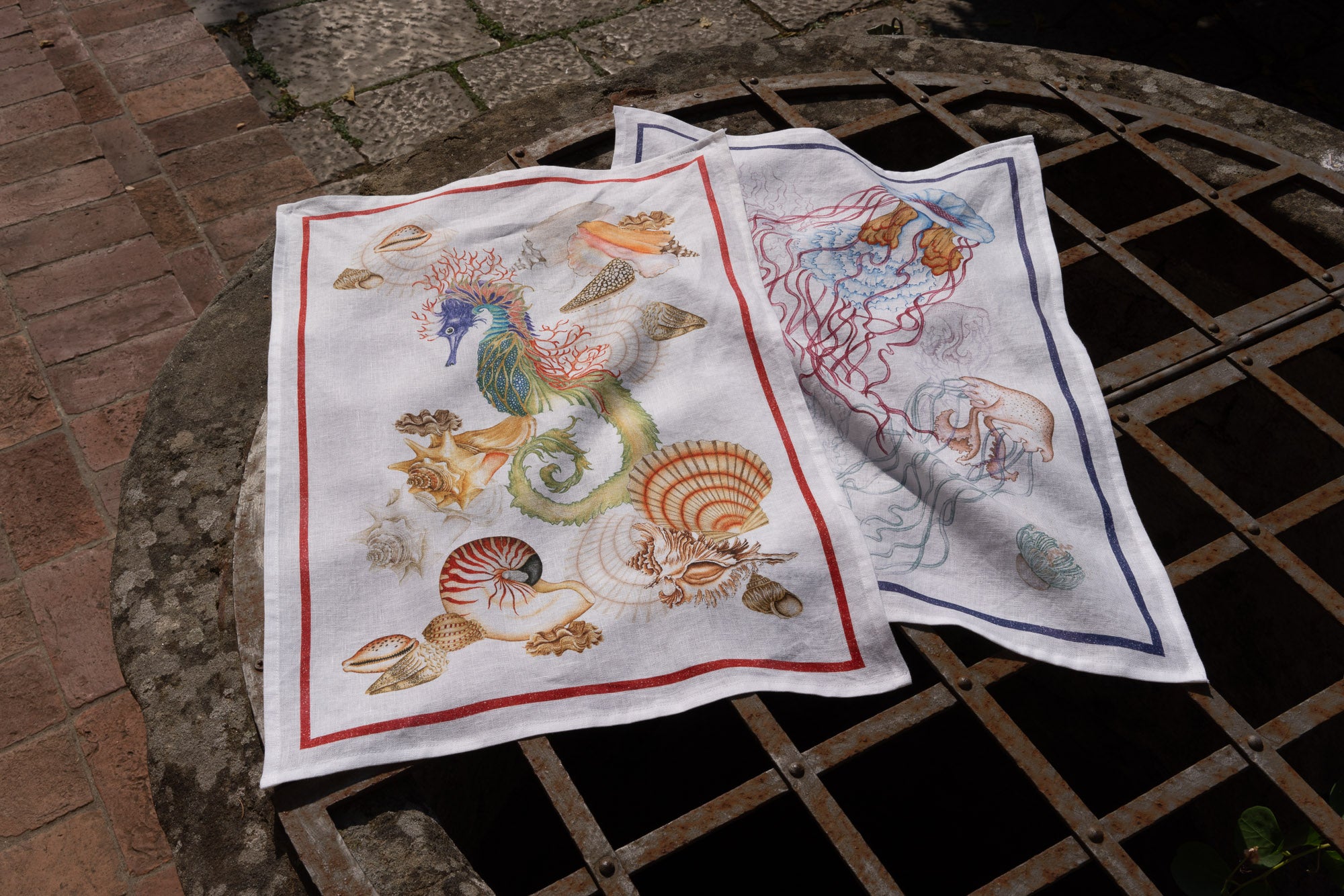 Tessitura Toscana Telerie, “Jelly - Medusa”, Pure hemp printed tea towel. - Home Landing