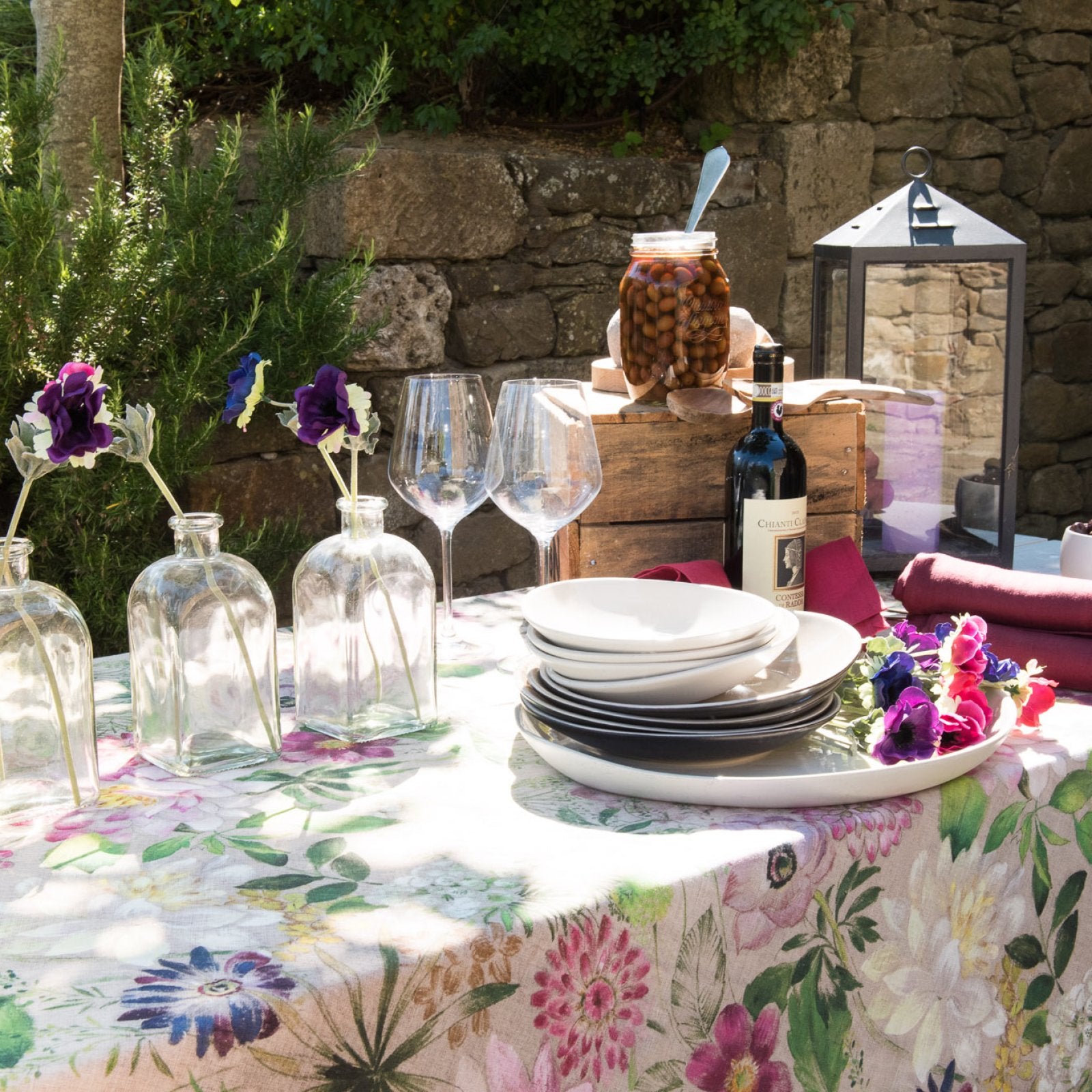 Tessitura Toscana Telerie, “La Vie en rose”, Pure linen printed tablecloth.