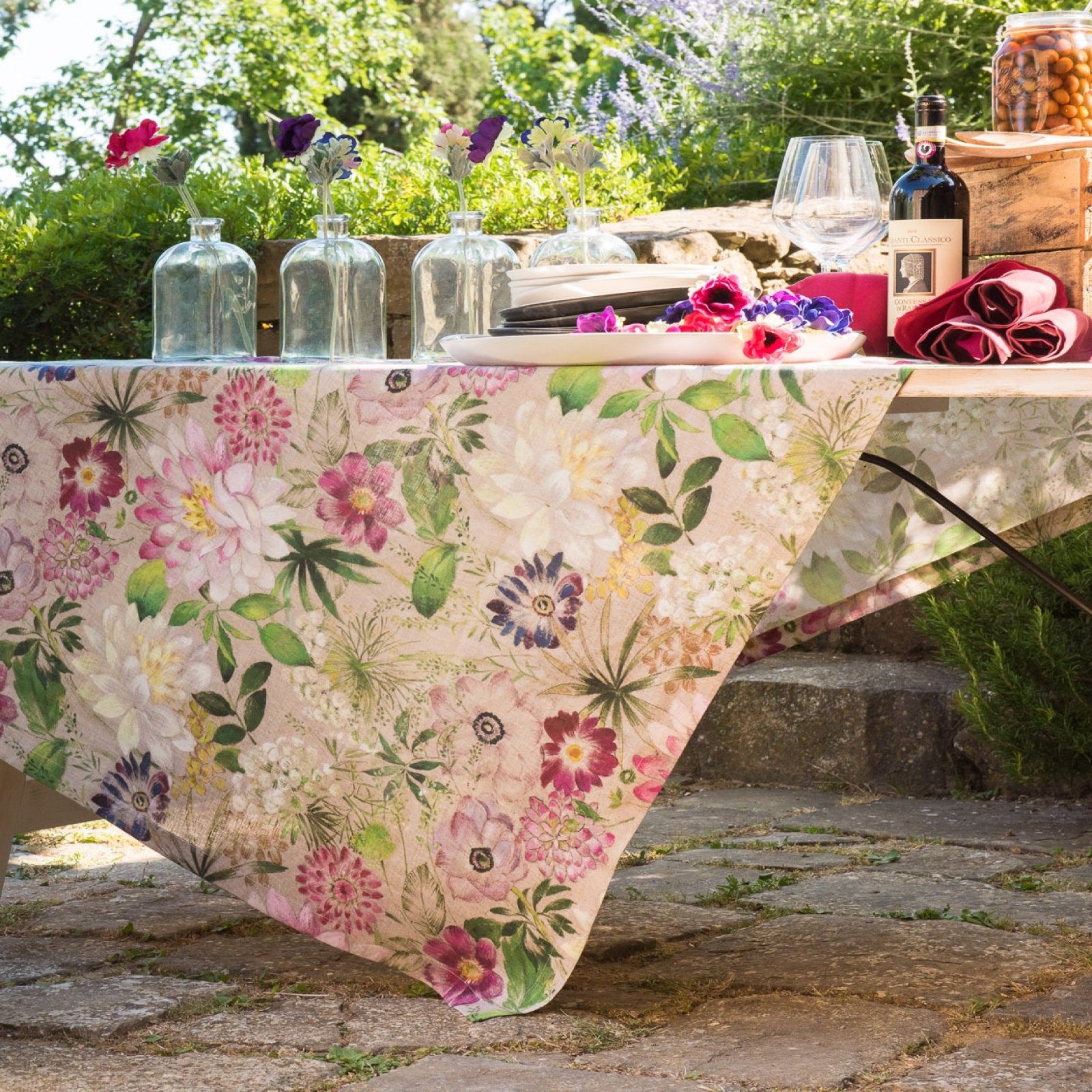 Tessitura Toscana Telerie, “La Vie en rose”, Linen printed small square tablecloth. - Home Landing