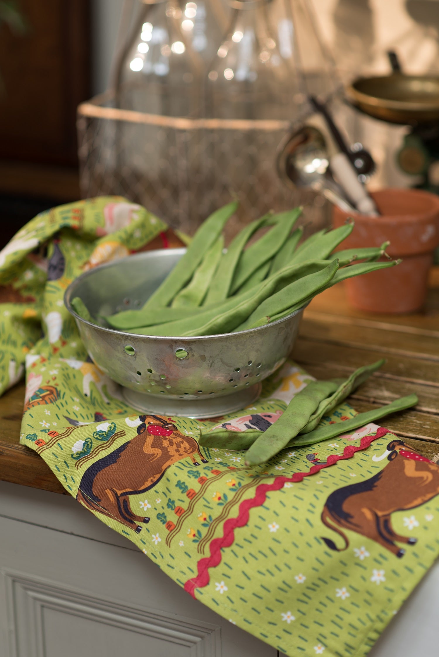 Ulster Weavers "Jennie’s Farm", Pure Cotton printed tea towel.
