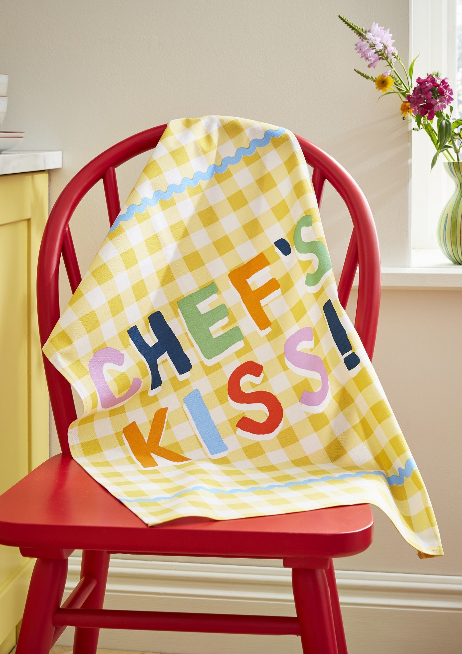 Ulster Weavers "Yes Chef-Kiss", Pure cotton printed tea towel.