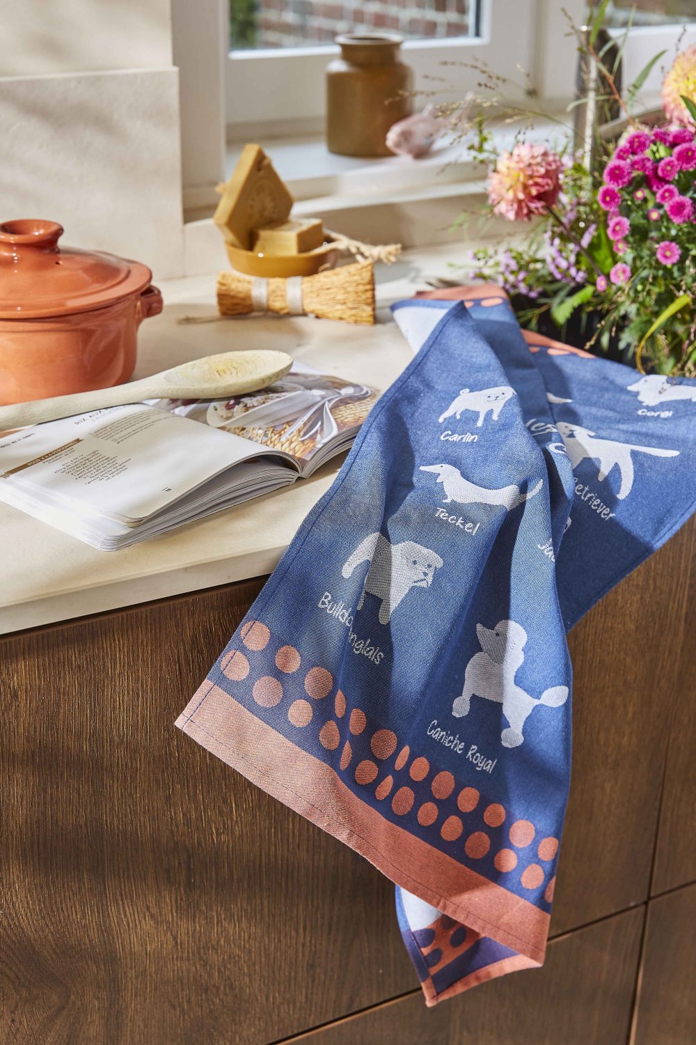 Coucke "Les Races de Chiens", Woven cotton tea towel. Designed in France.