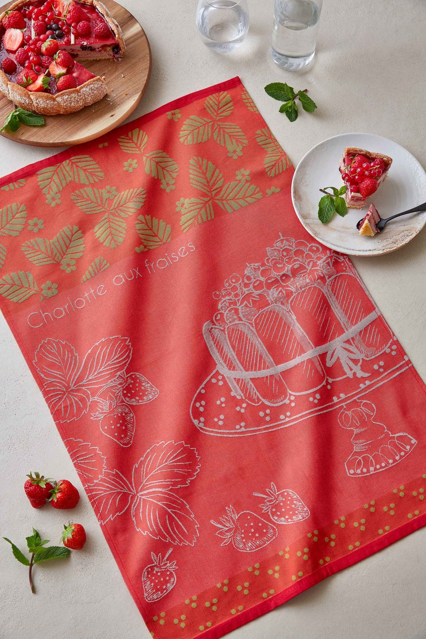 Coucke "Charlotte aux fraises", Woven cotton tea towel. Designed in France.