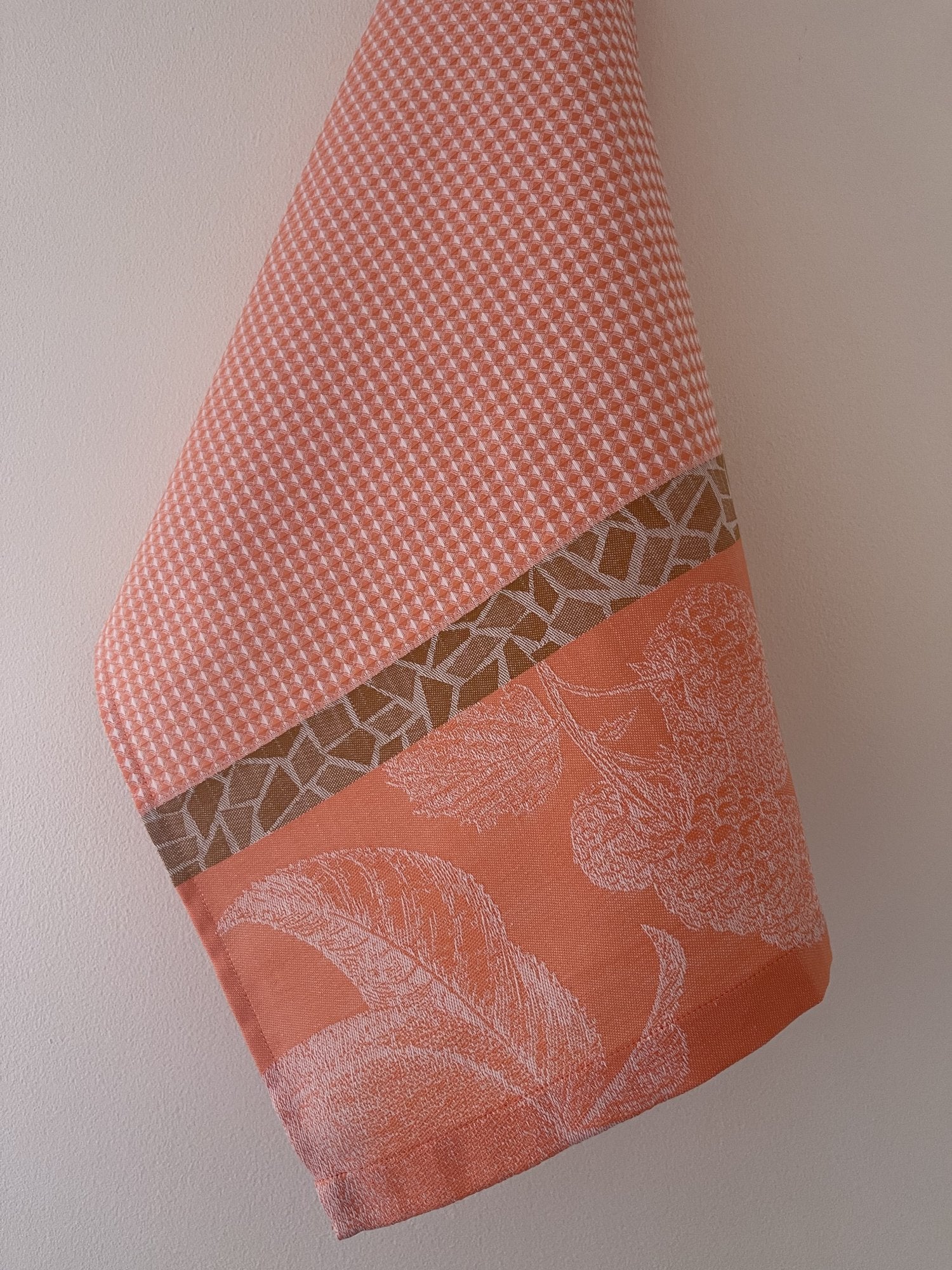Jacquard Français "De Saison Fruits" (Apricot), Cotton hand towel.