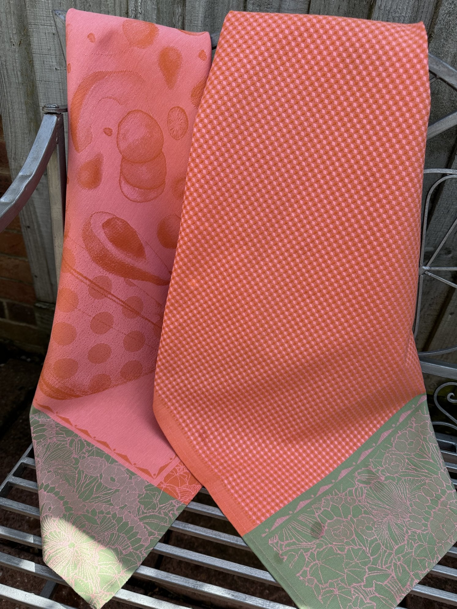 Jacquard Francais "Salade d’Ete" (Red), Woven cotton hand towel. Made in France.