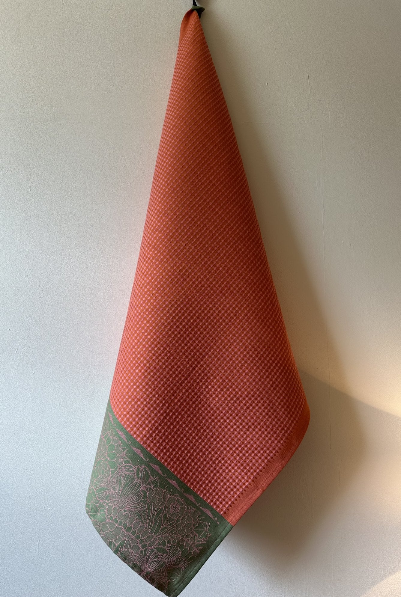 Jacquard Francais "Salade d’Ete" (Red), Woven cotton hand towel. Made in France.