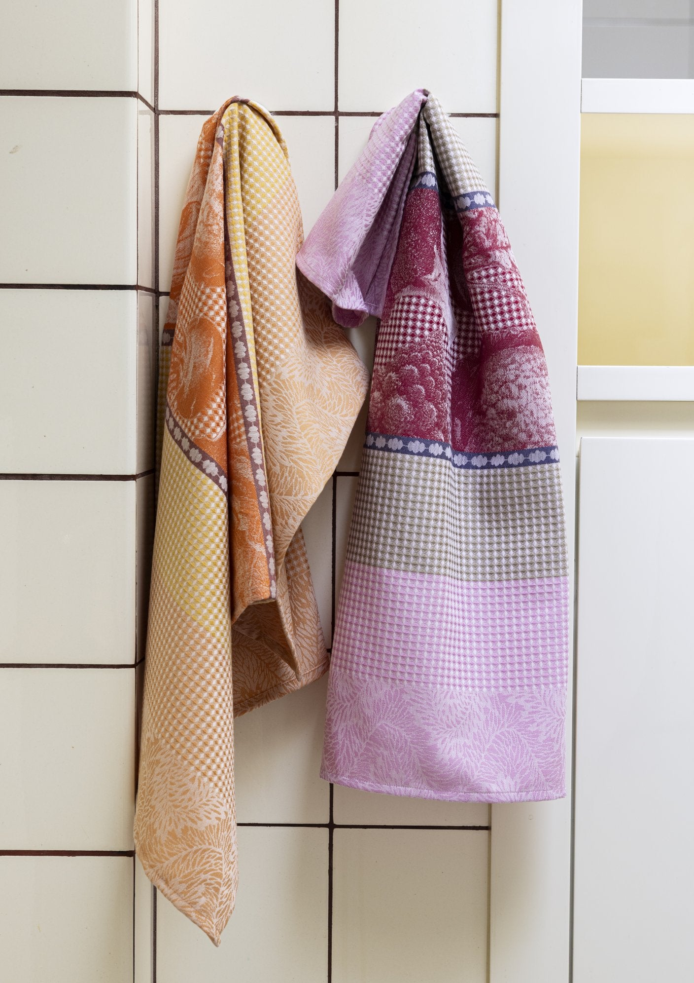 Jacquard Français "Jardin des Choux" (Pink), Woven cotton tea towel. Made in France.