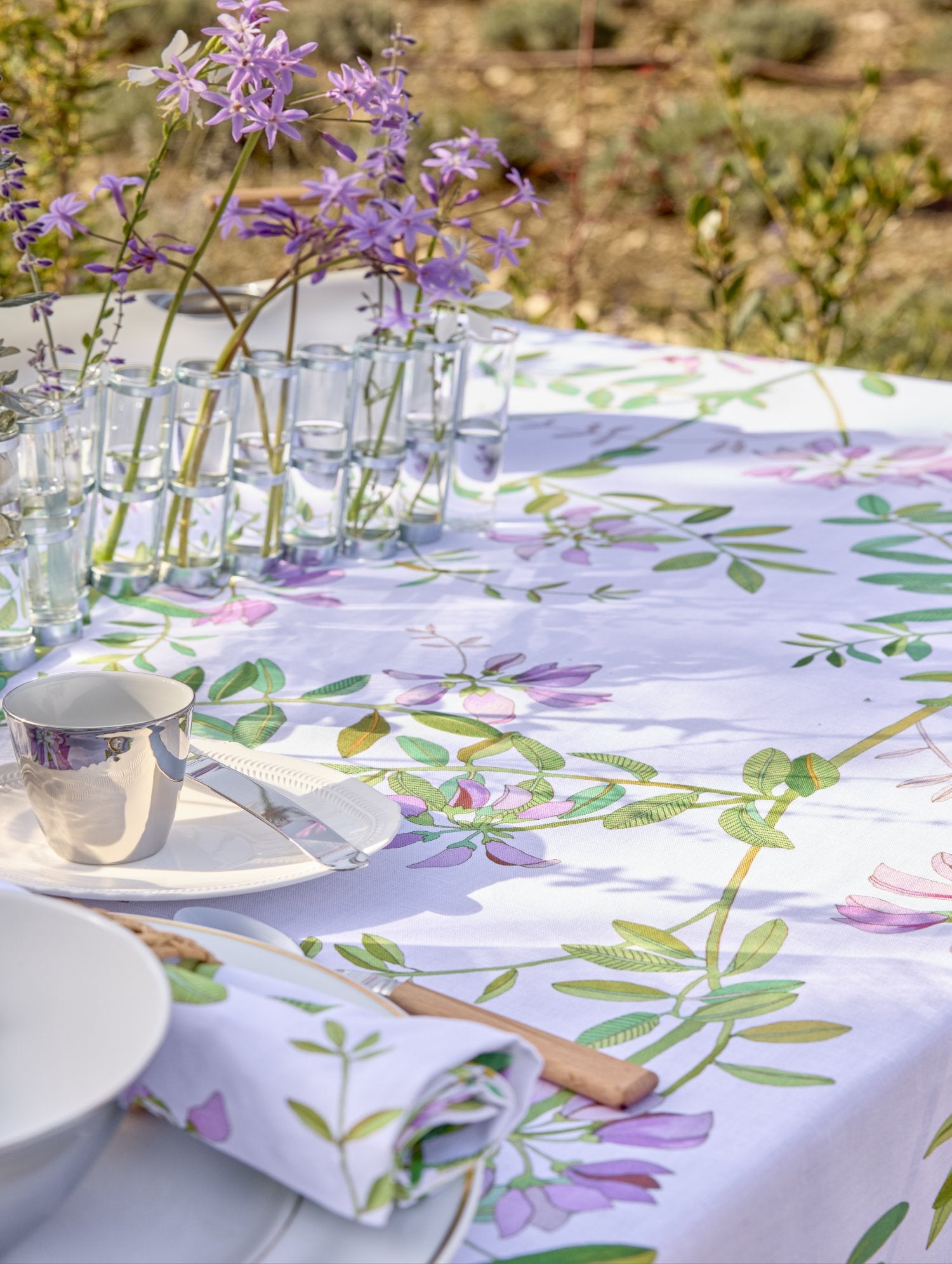 Jacquard Français "Pois de Senteur” (Pink), Printed cotton / linen tablecloth. France.