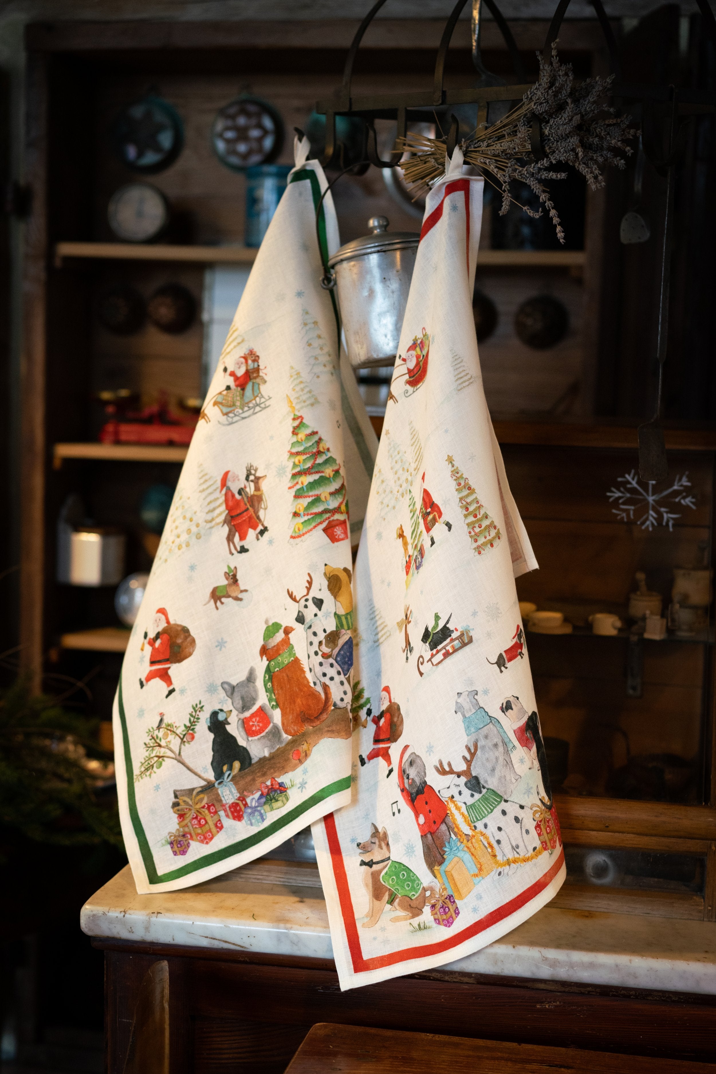 Tessitura Toscana Telerie, “Jingle Woof - Green”, Pure linen printed tea towel.