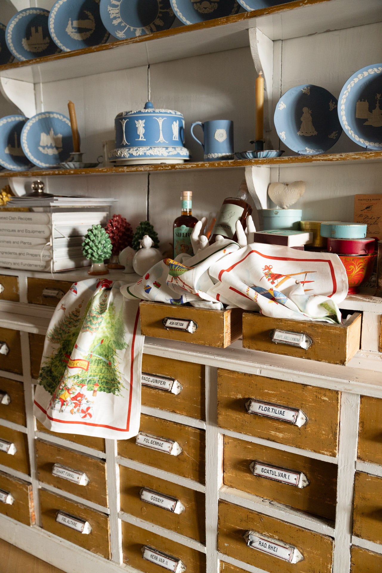 Tessitura Toscana Telerie, “Air Christmas - Green”, Pure linen printed tea towel.