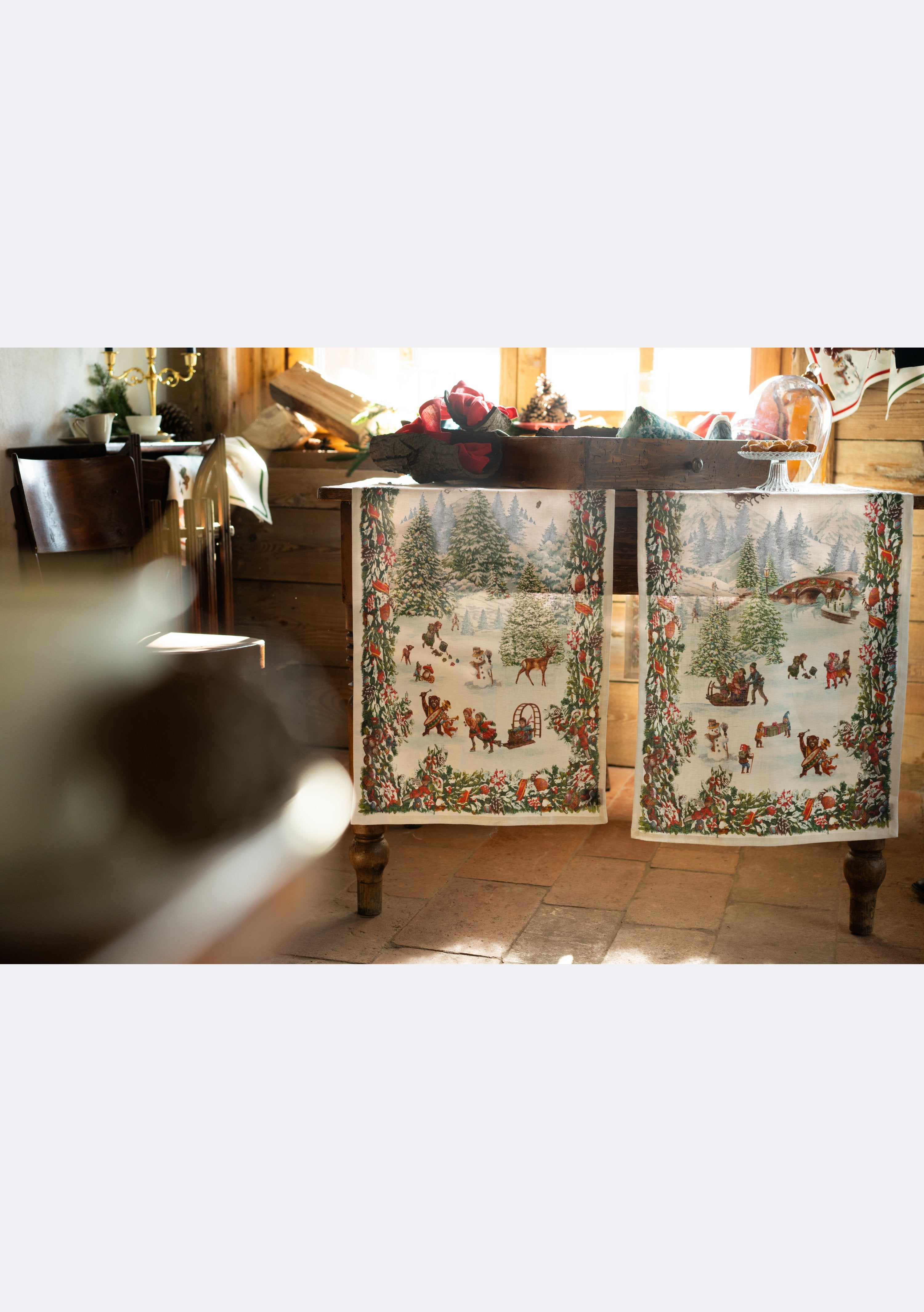 Tessitura Toscana Telerie, “Incanto”, Pure linen printed table runner.