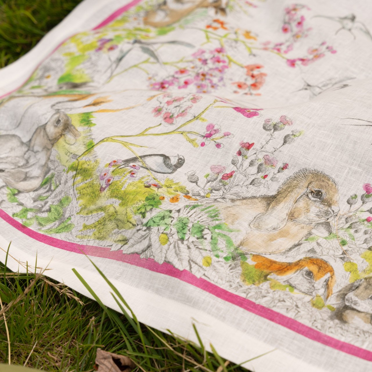 Tessitura Toscana Telerie, “Remi -Pink”, Pure linen printed table runner.