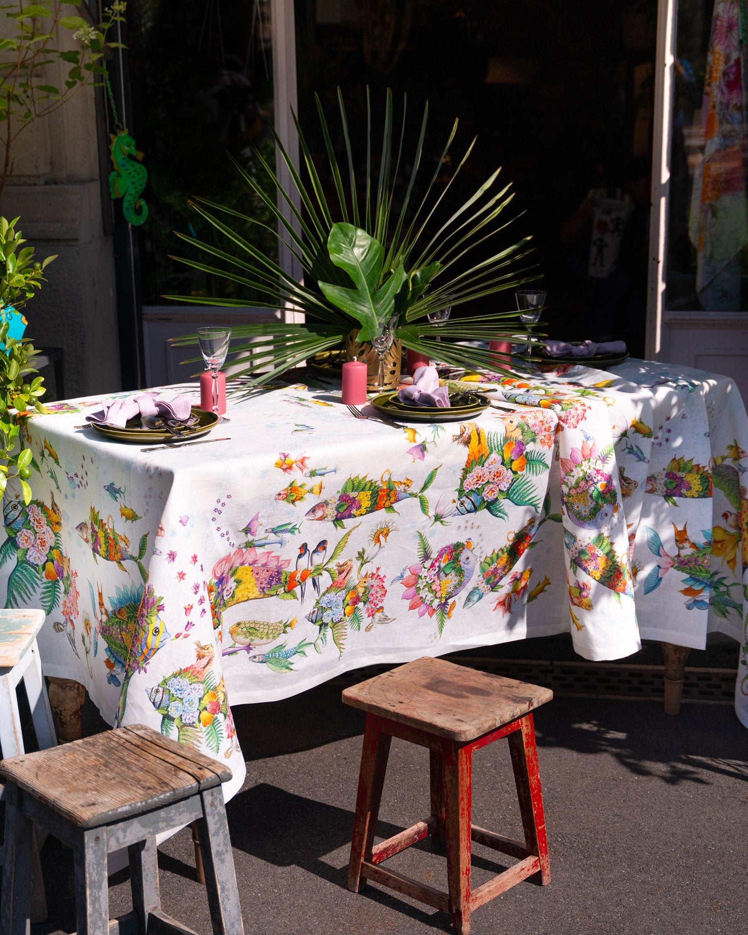 Tessitura Toscana Telerie, “Pesciflora”, Pure linen printed tablecloth.