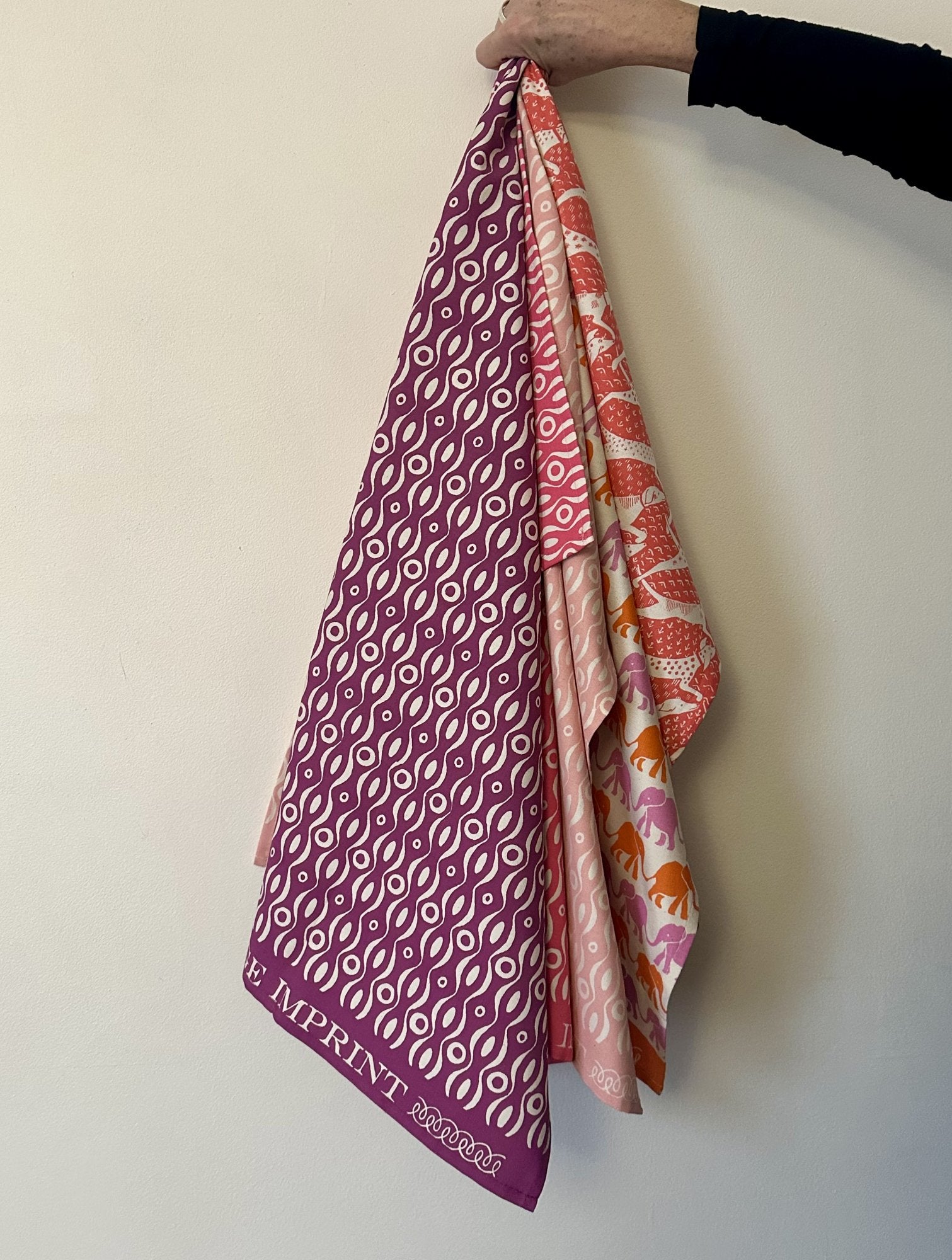Cambridge Imprint "Persephone", Pack of 3 cotton tea towels. Printed in the UK.
