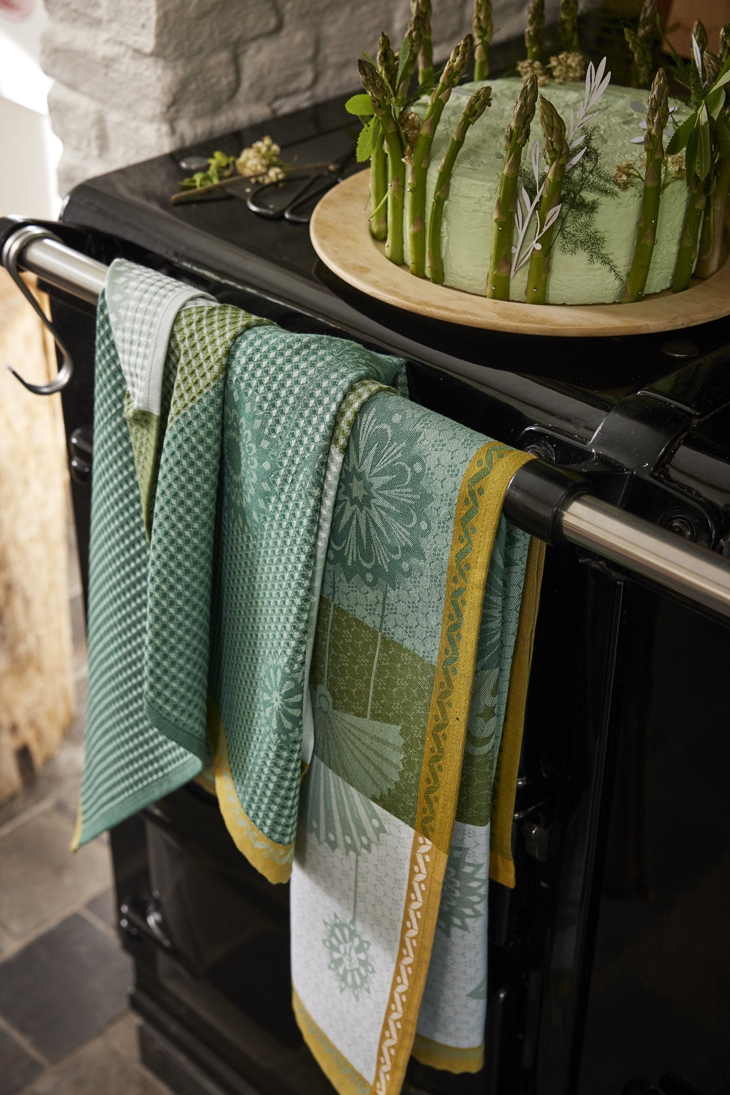 Jacquard Francais "Lumière d’Étoile" (Green), Woven cotton tea towel. Made in France.