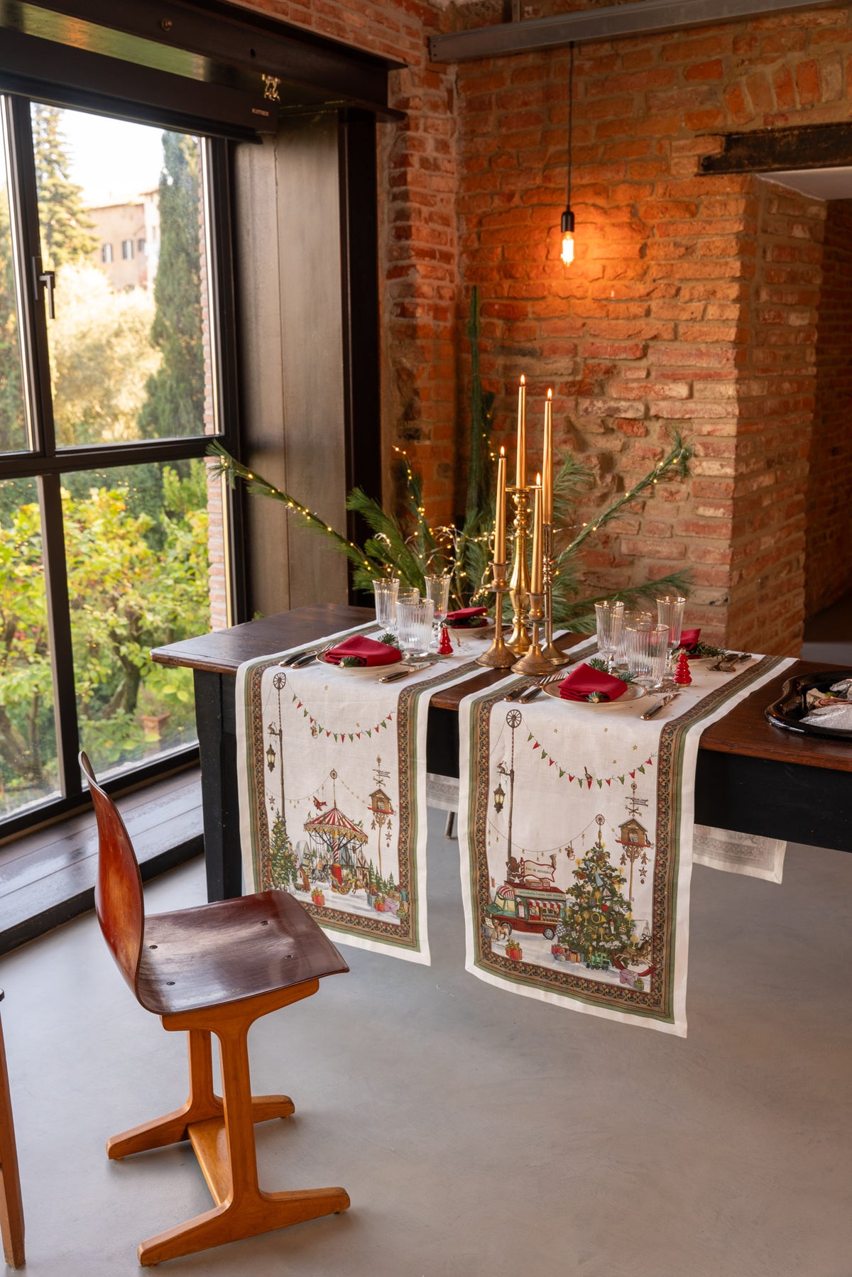 Tessitura Toscana Telerie, “Natalis”, Pure linen printed table runner.