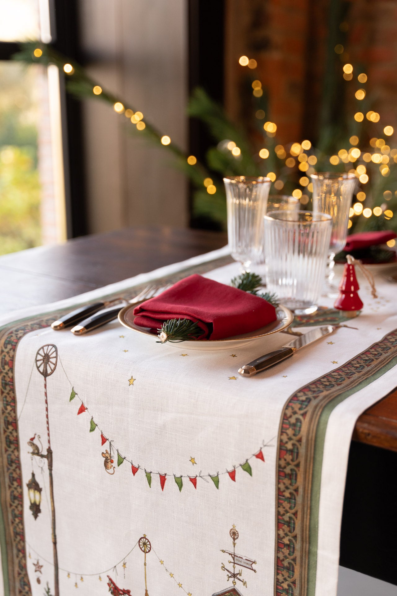 Tessitura Toscana Telerie, “Natalis”, Pure linen printed table runner.